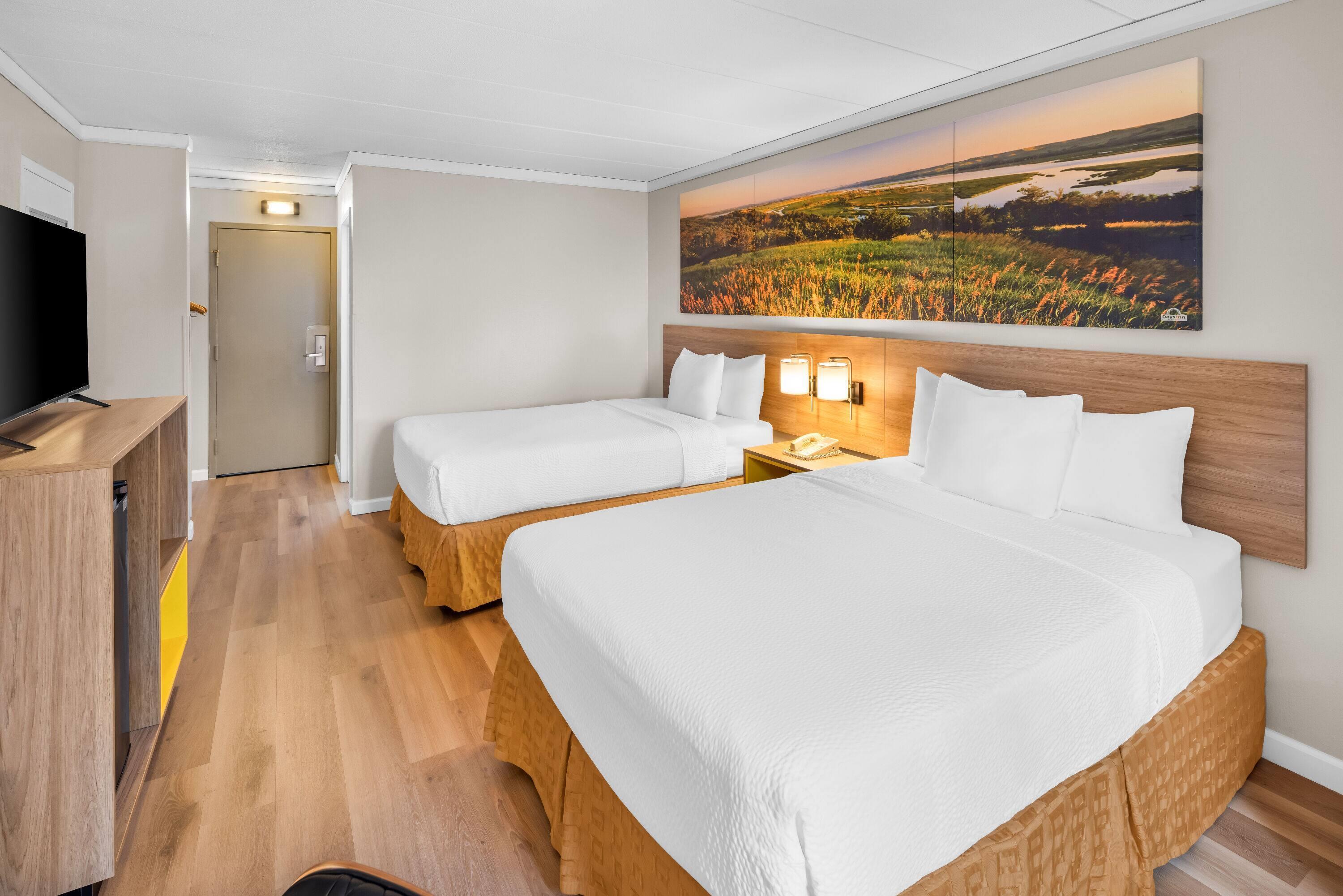 Days Inn & Suites by Wyndham Columbus East Airport