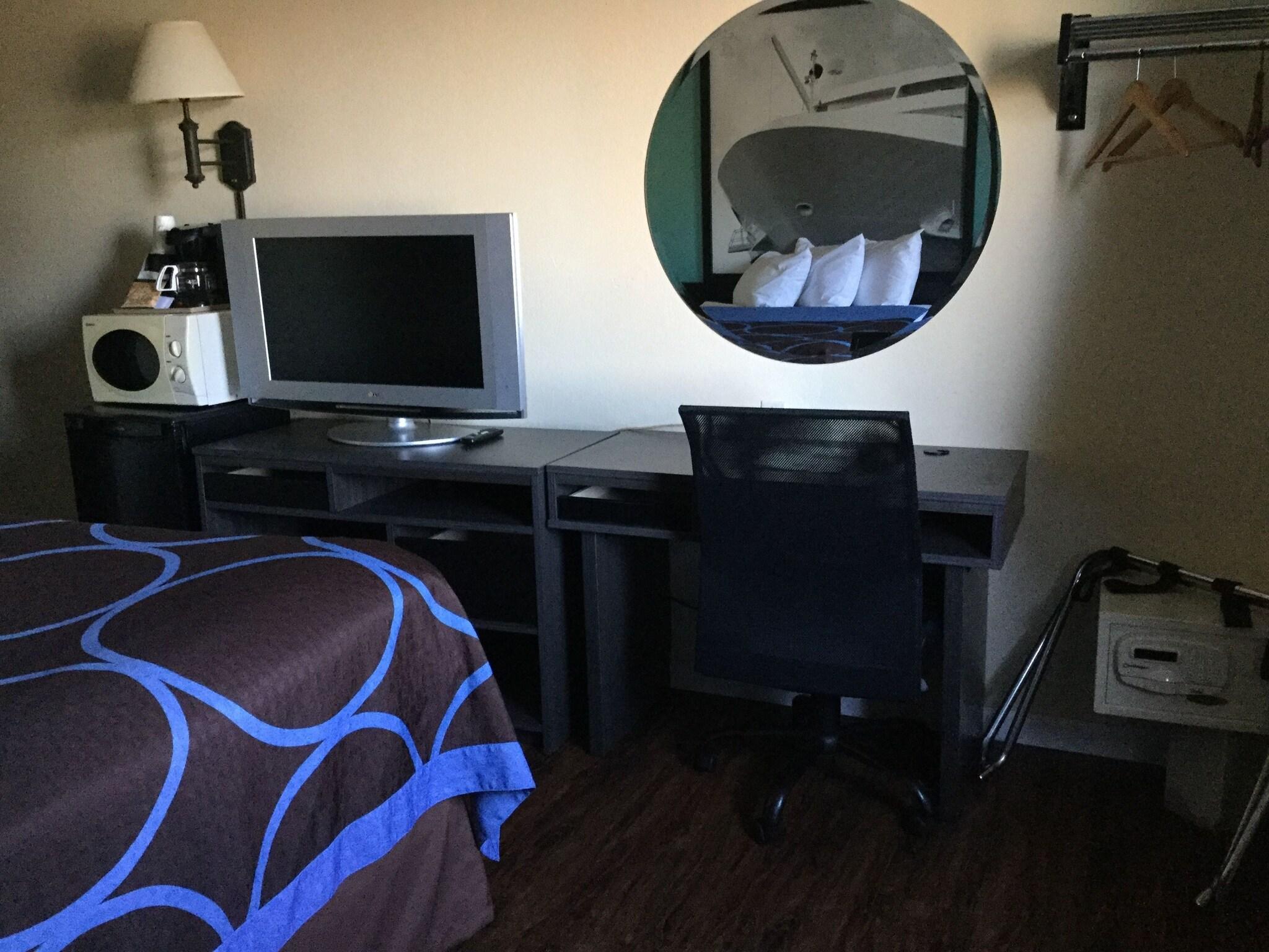 Super 8 by Wyndham Clearwater/St. Petersburg Arpt