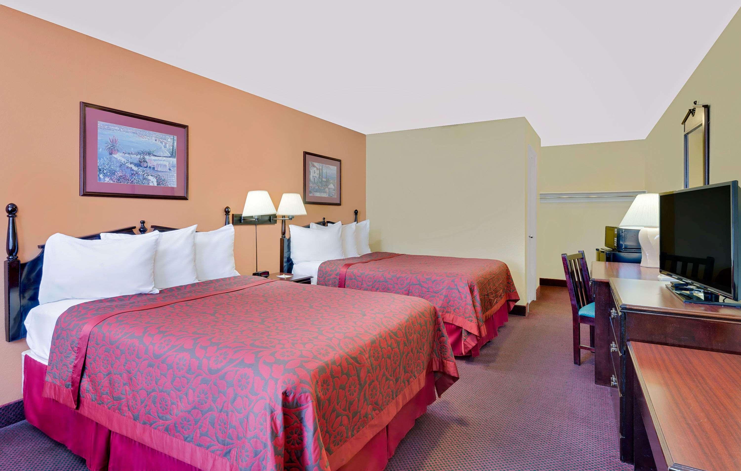 Days Inn By Wyndham Waynesboro