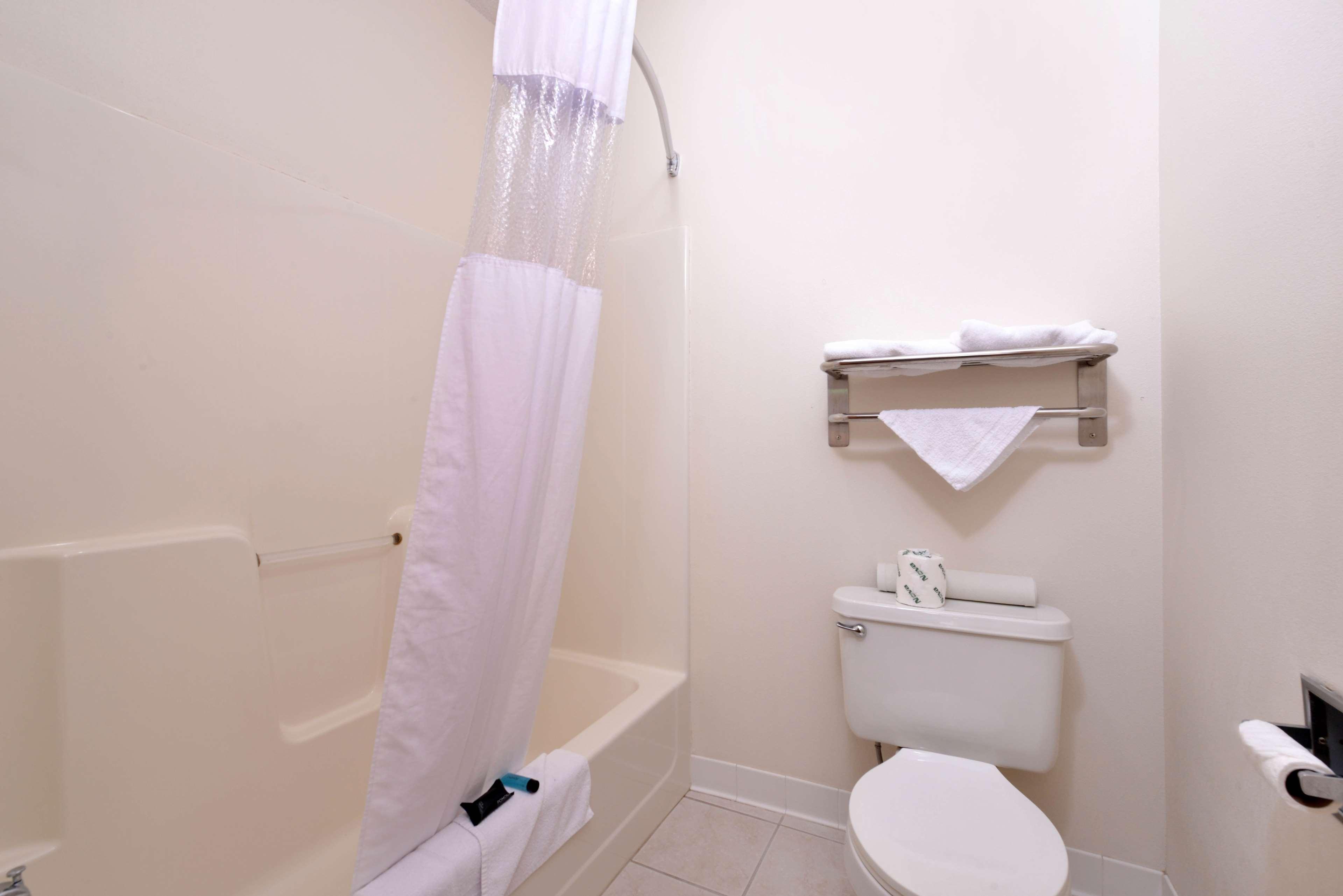 Americas Best Value Inn & Suites Atlantic