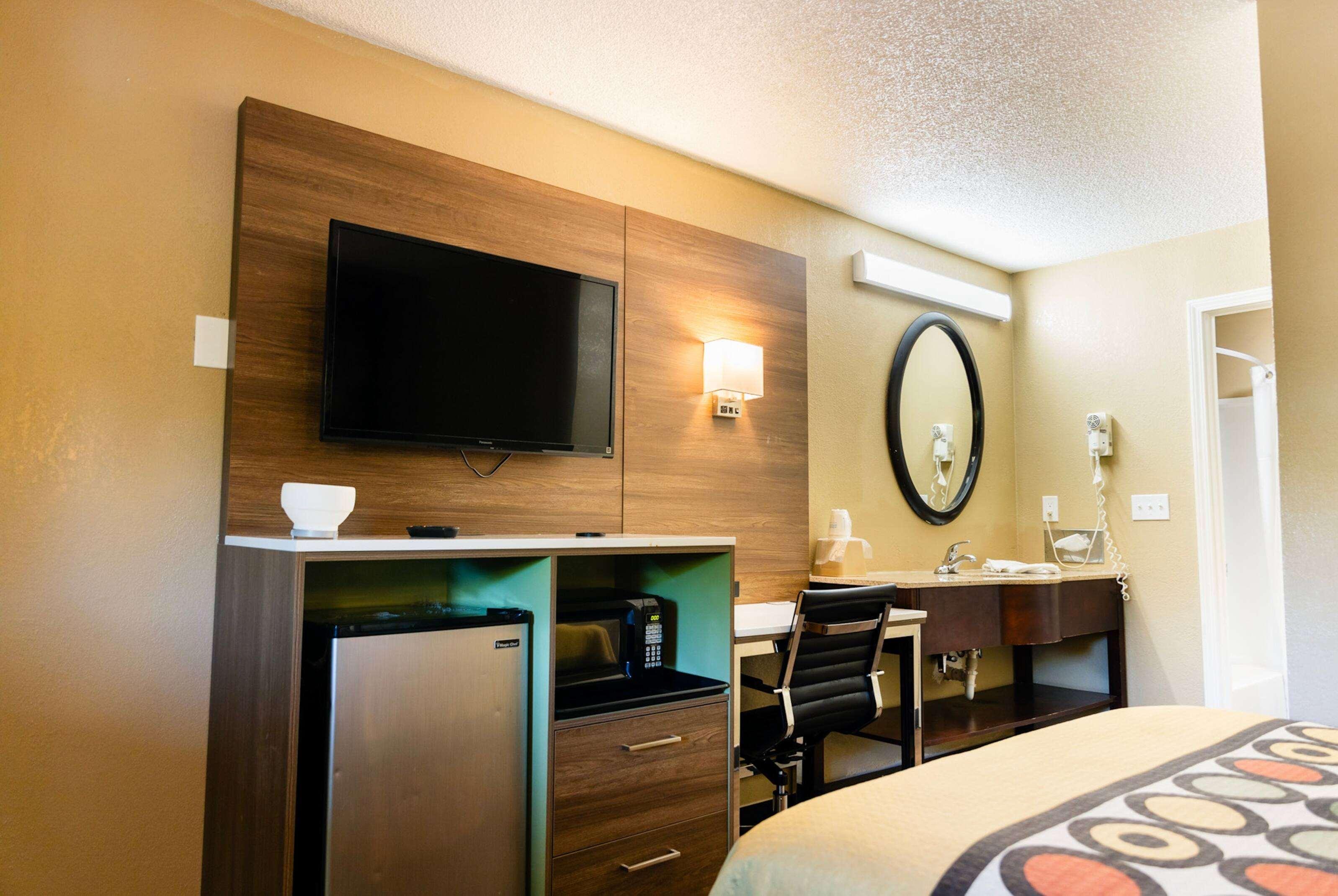 Super 8 by Wyndham Cincinnati/Springdale OH