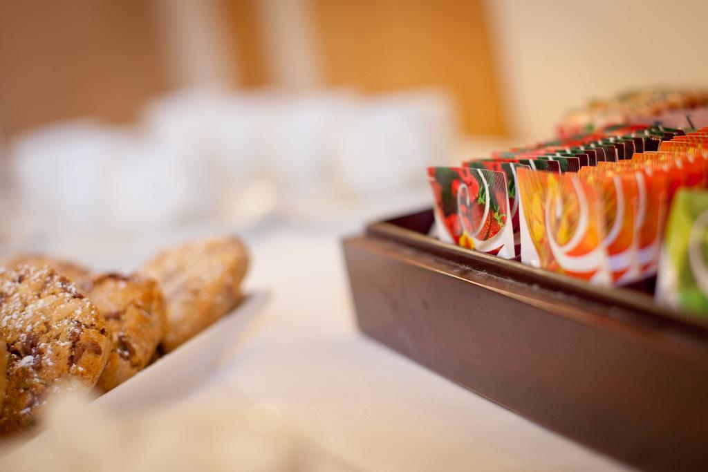 The Lakeside Hotel and Leisure Centre by null