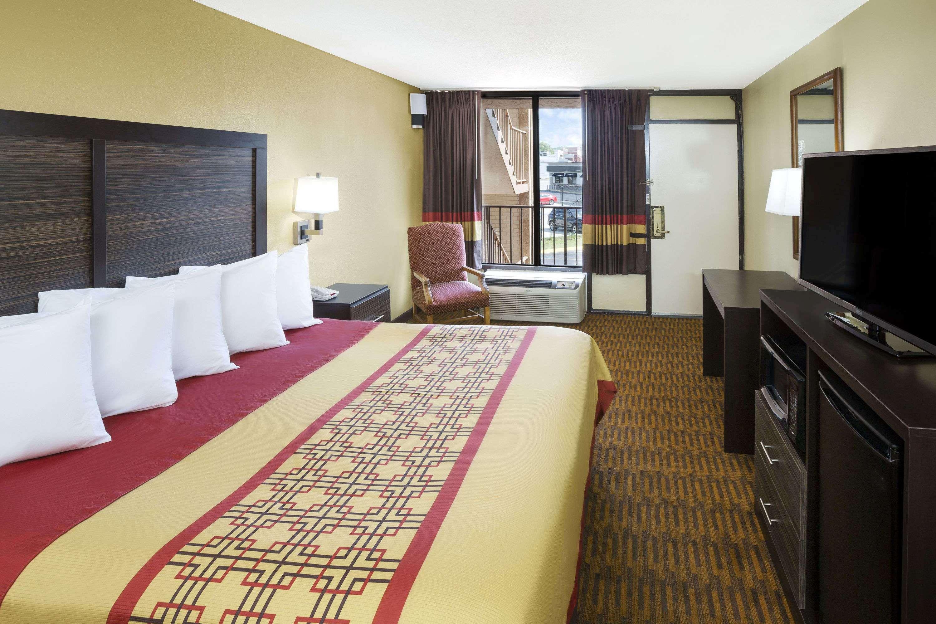 Days Inn by Wyndham Columbus-North Fort Benning