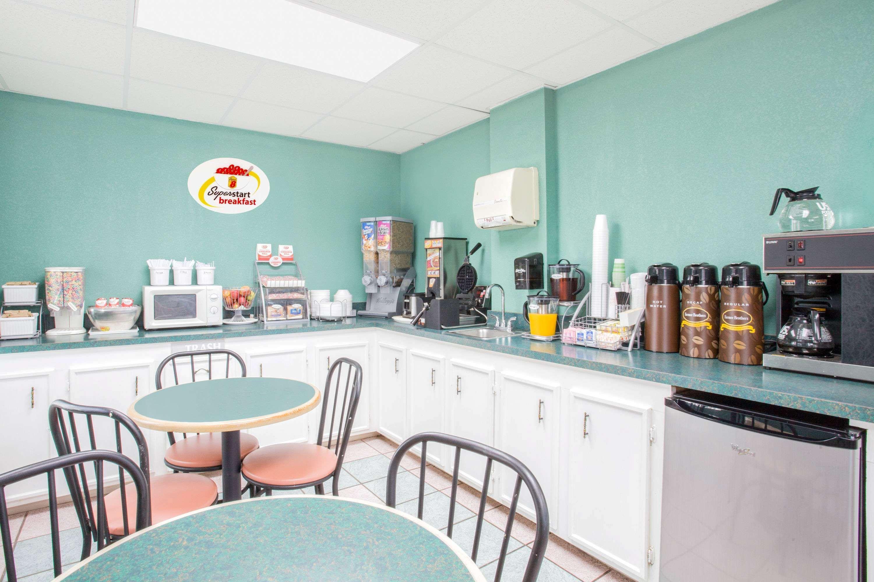 Super 8 by Wyndham Columbia