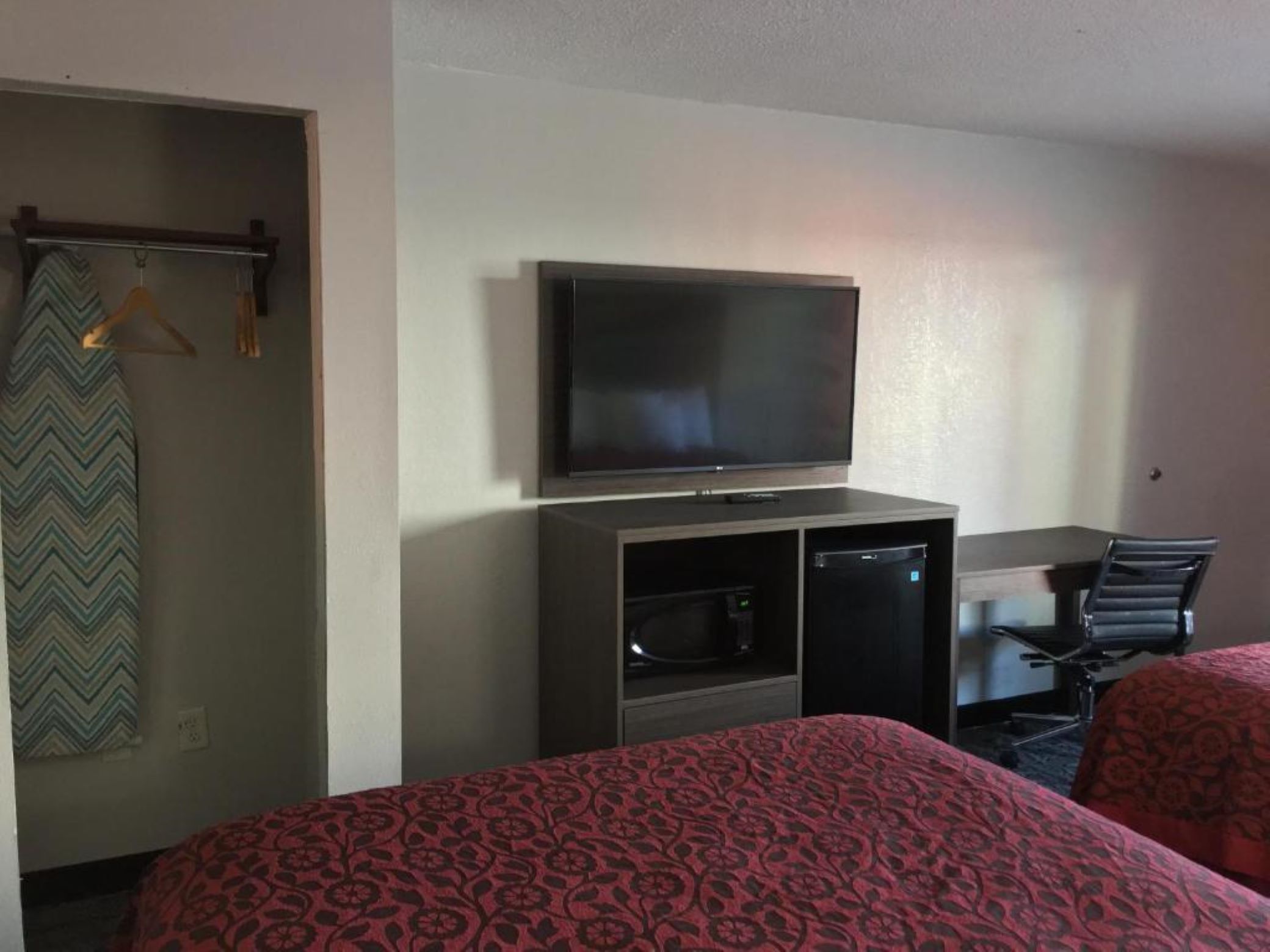 Days Inn & Suites By Wyndham Charleston Airport We