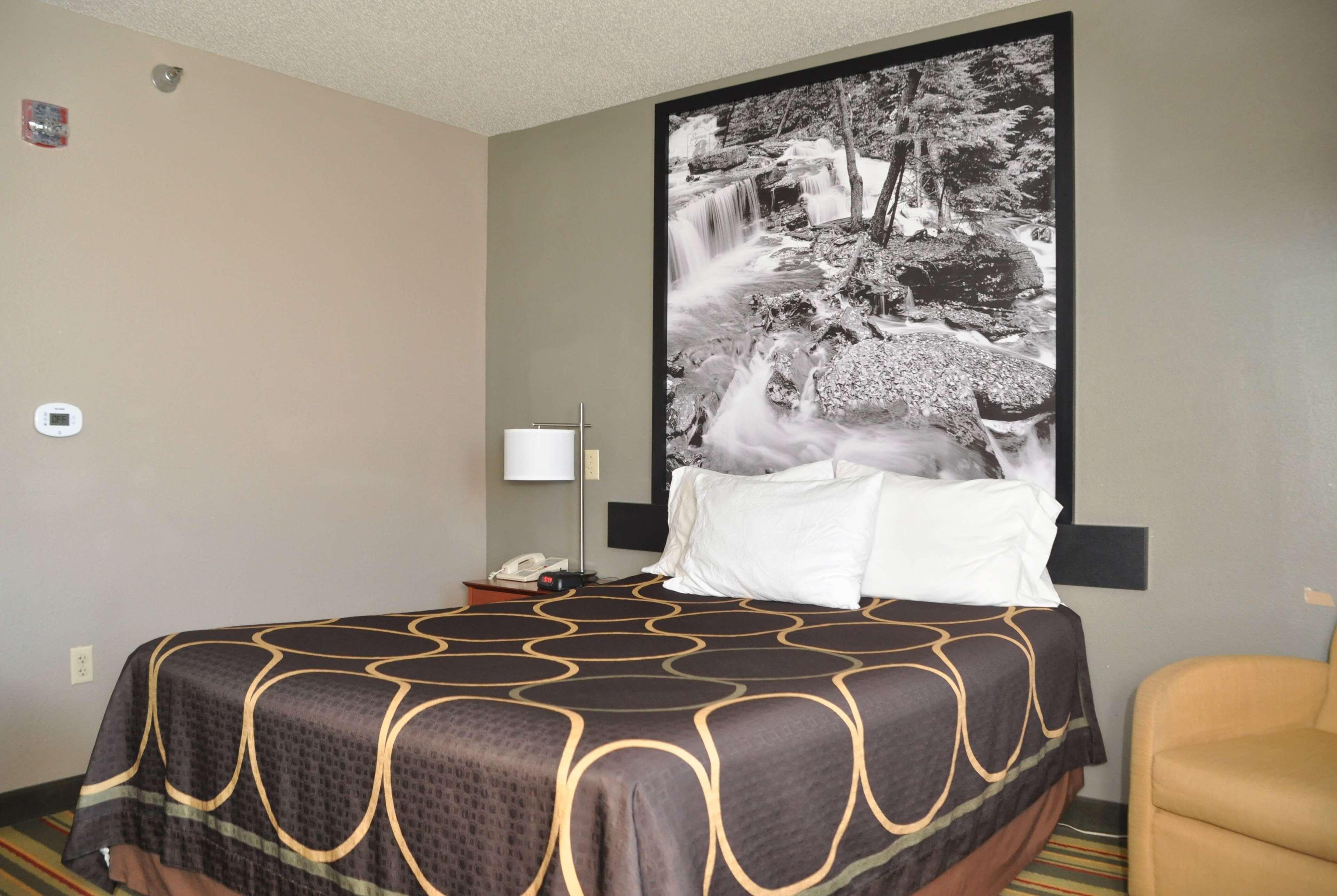 Super 8 by Wyndham Clearfield