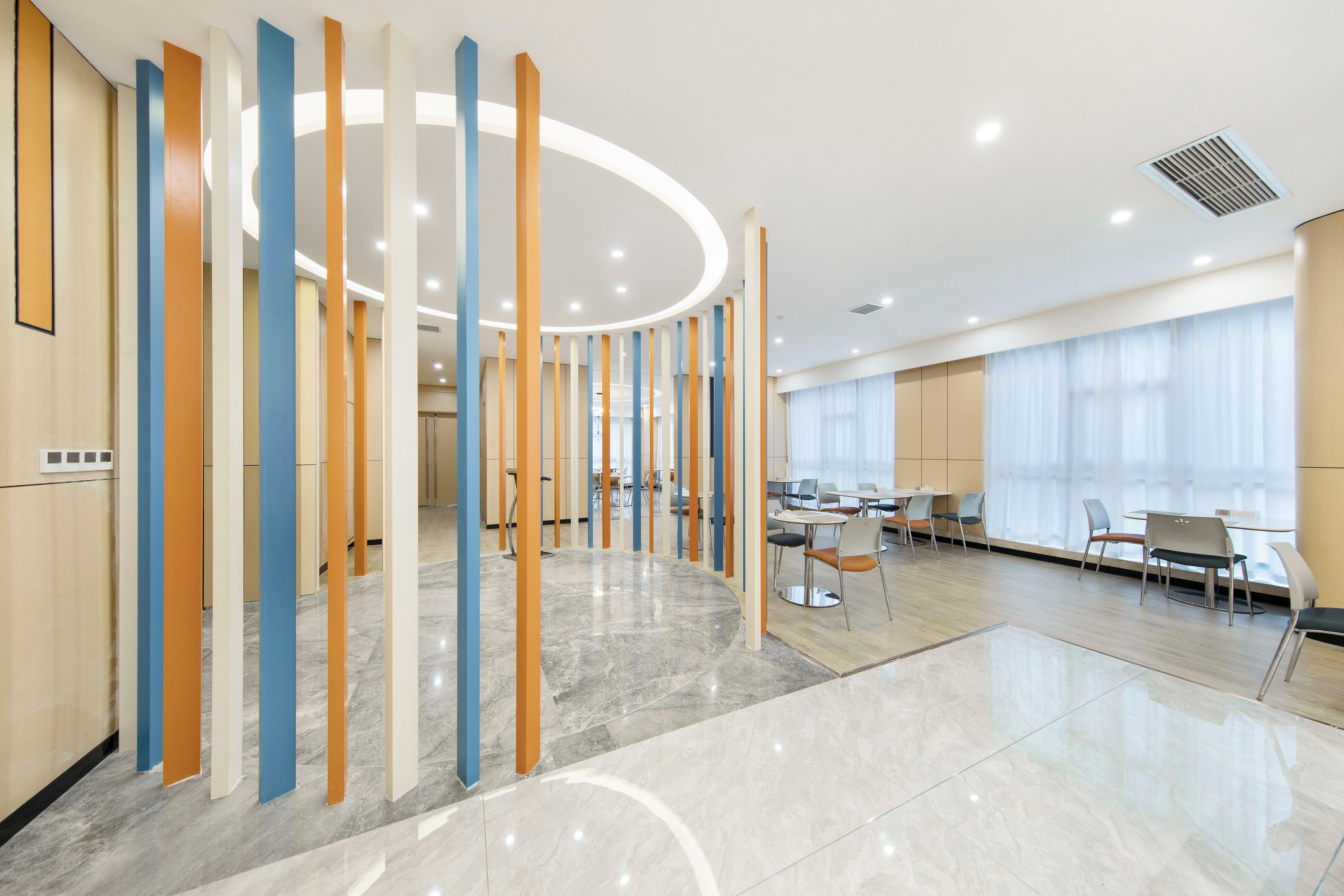 Holiday Inn Express Chongqing Guanyinqiao