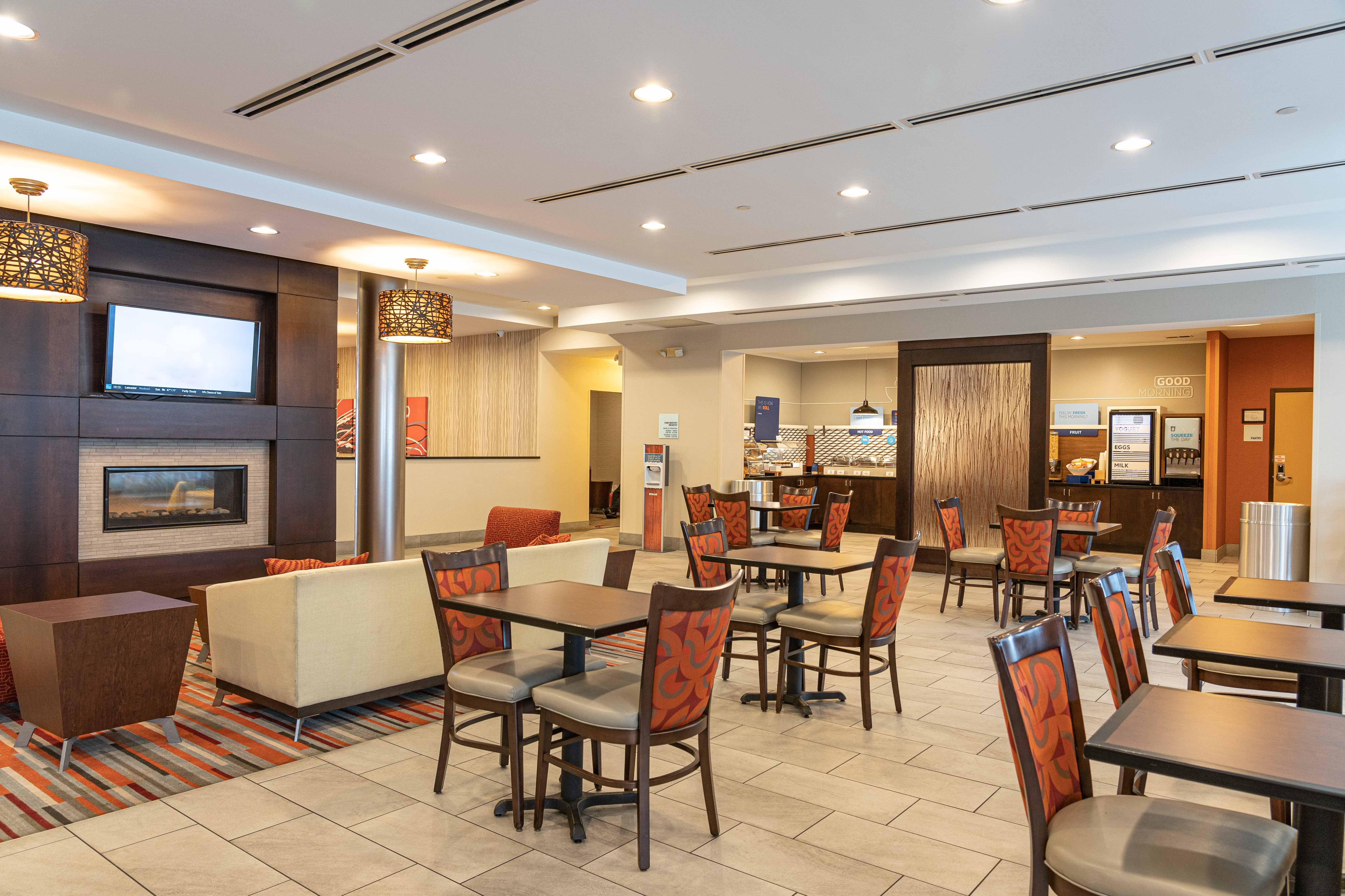 Holiday Inn Express Suites Columbus Easton Area
