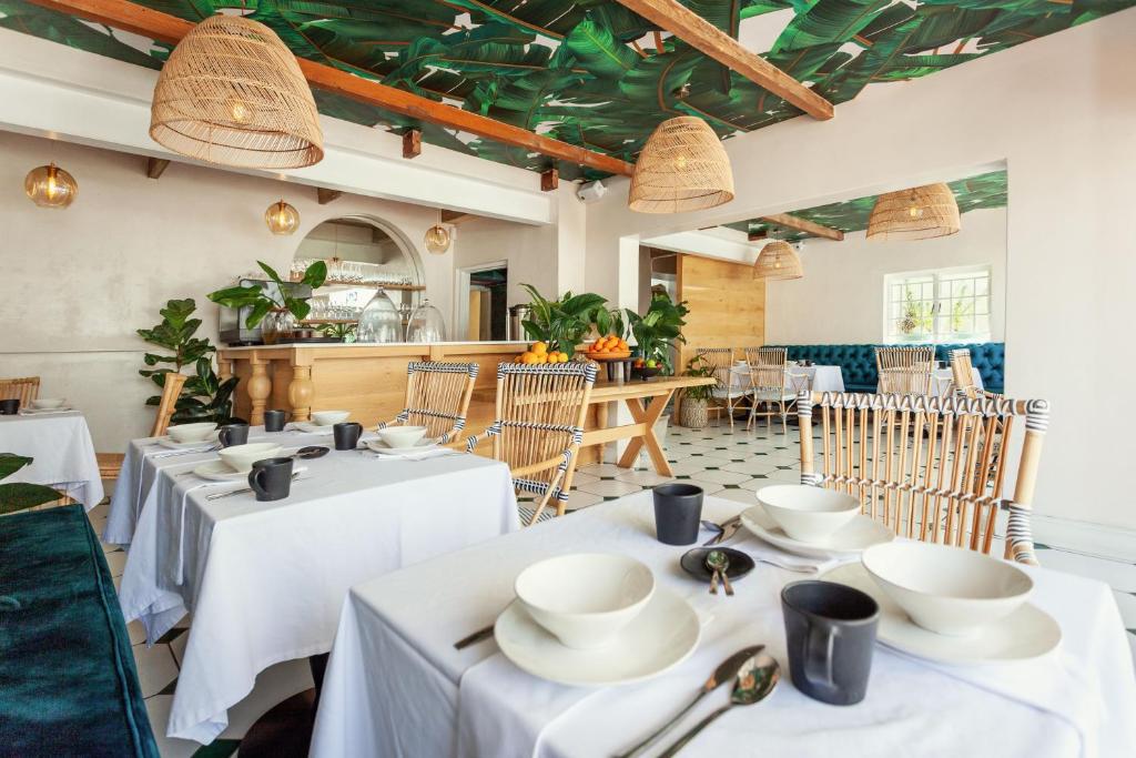 Auberge Burgundy by null