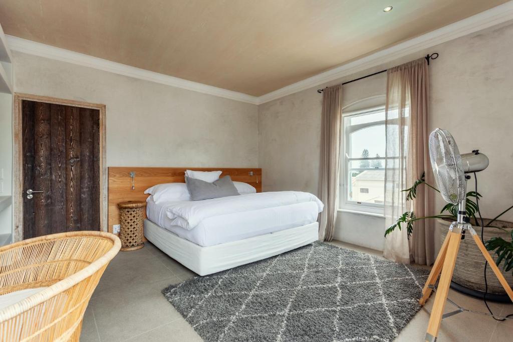 Auberge Burgundy by null