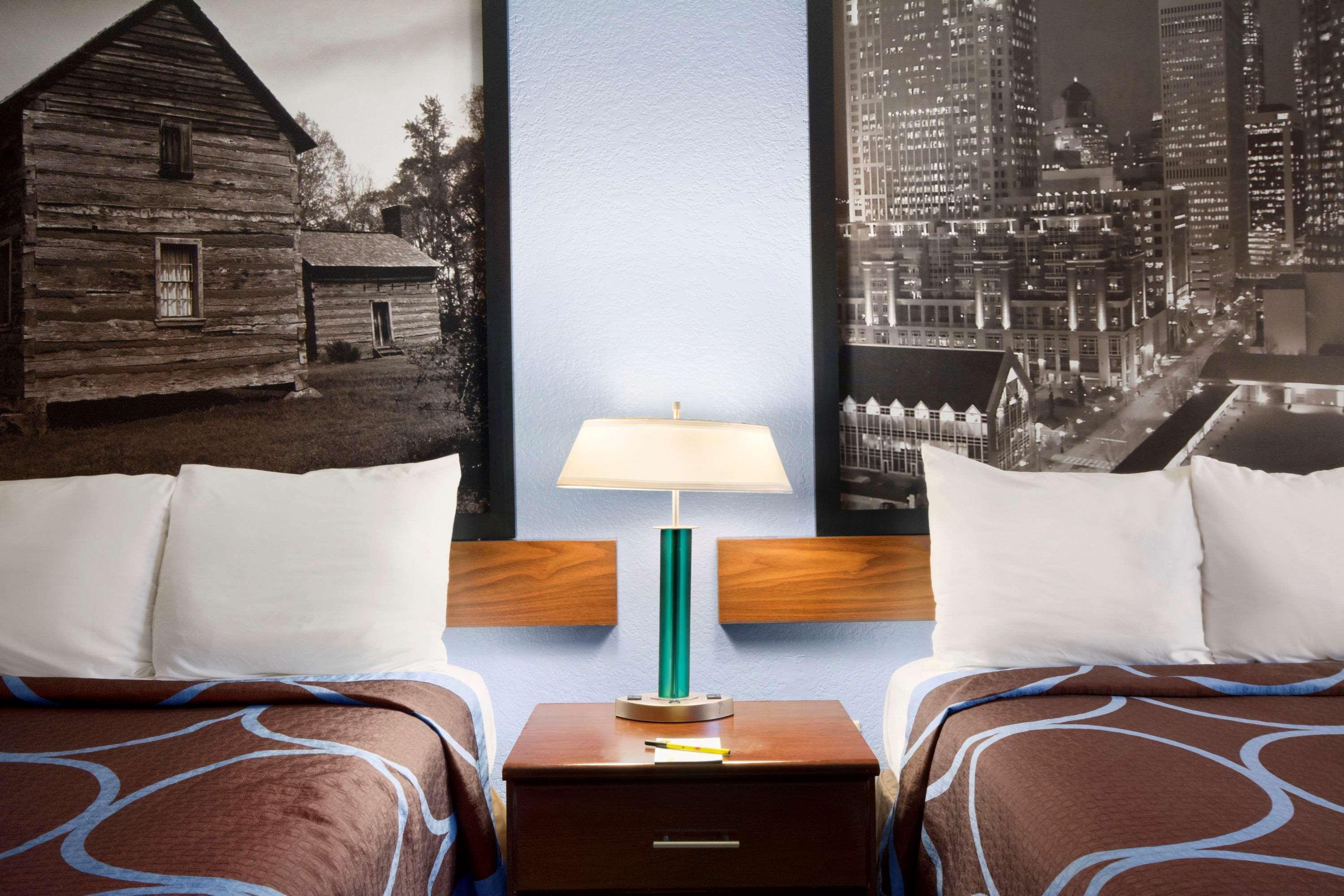 Super 8 by Wyndham Charlotte University