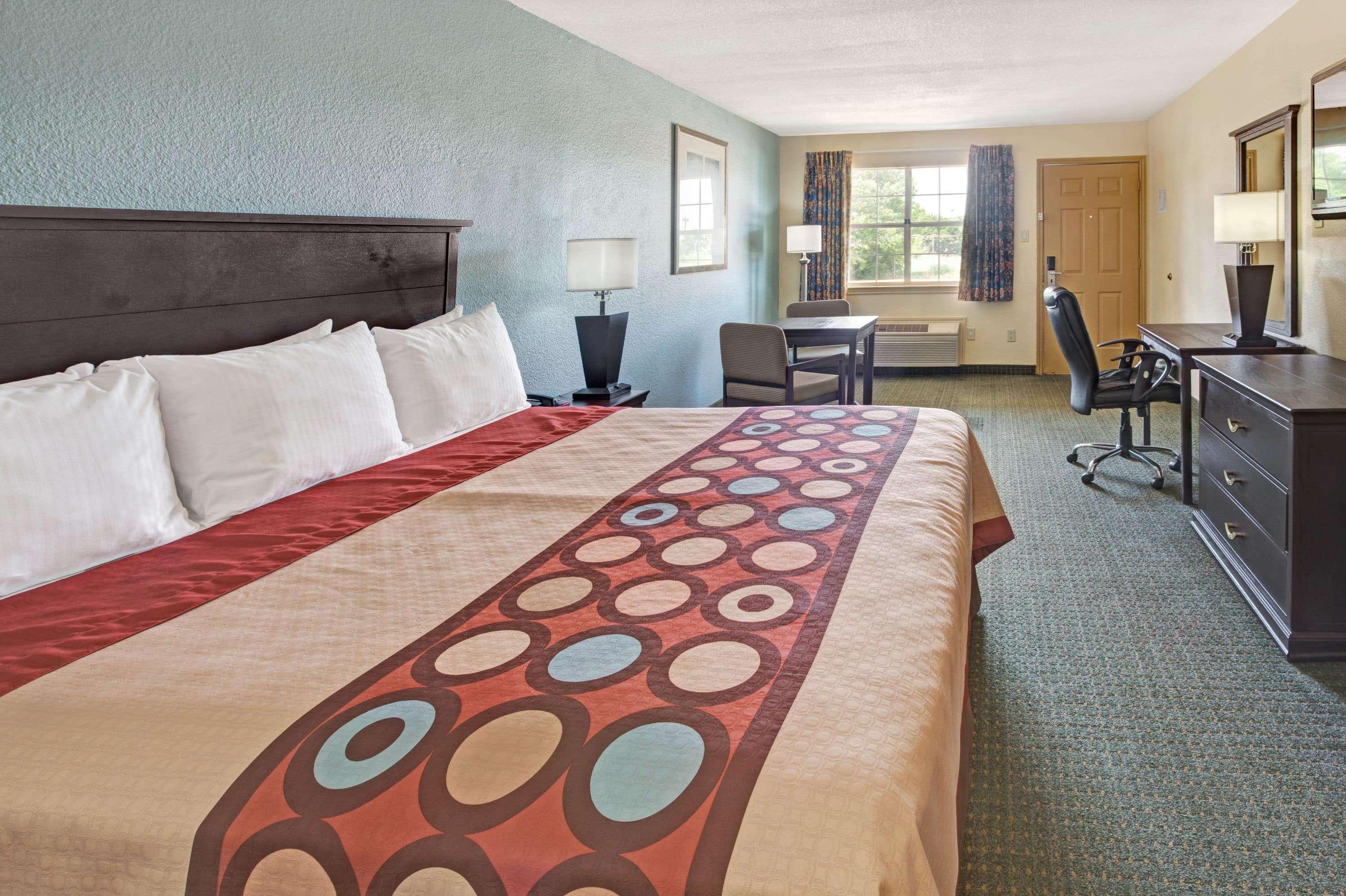 Super 8 by Wyndham Dallas East