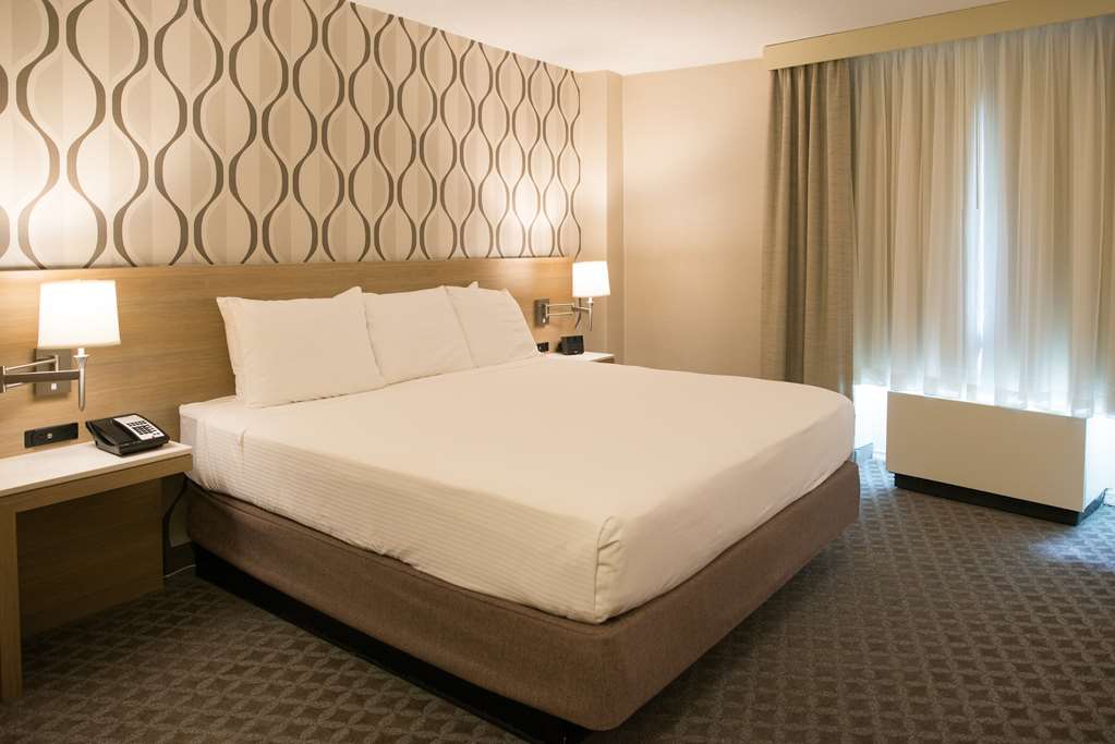 Radisson Hotel Duluth - Harborview Room Type - Room KING SIZE BED