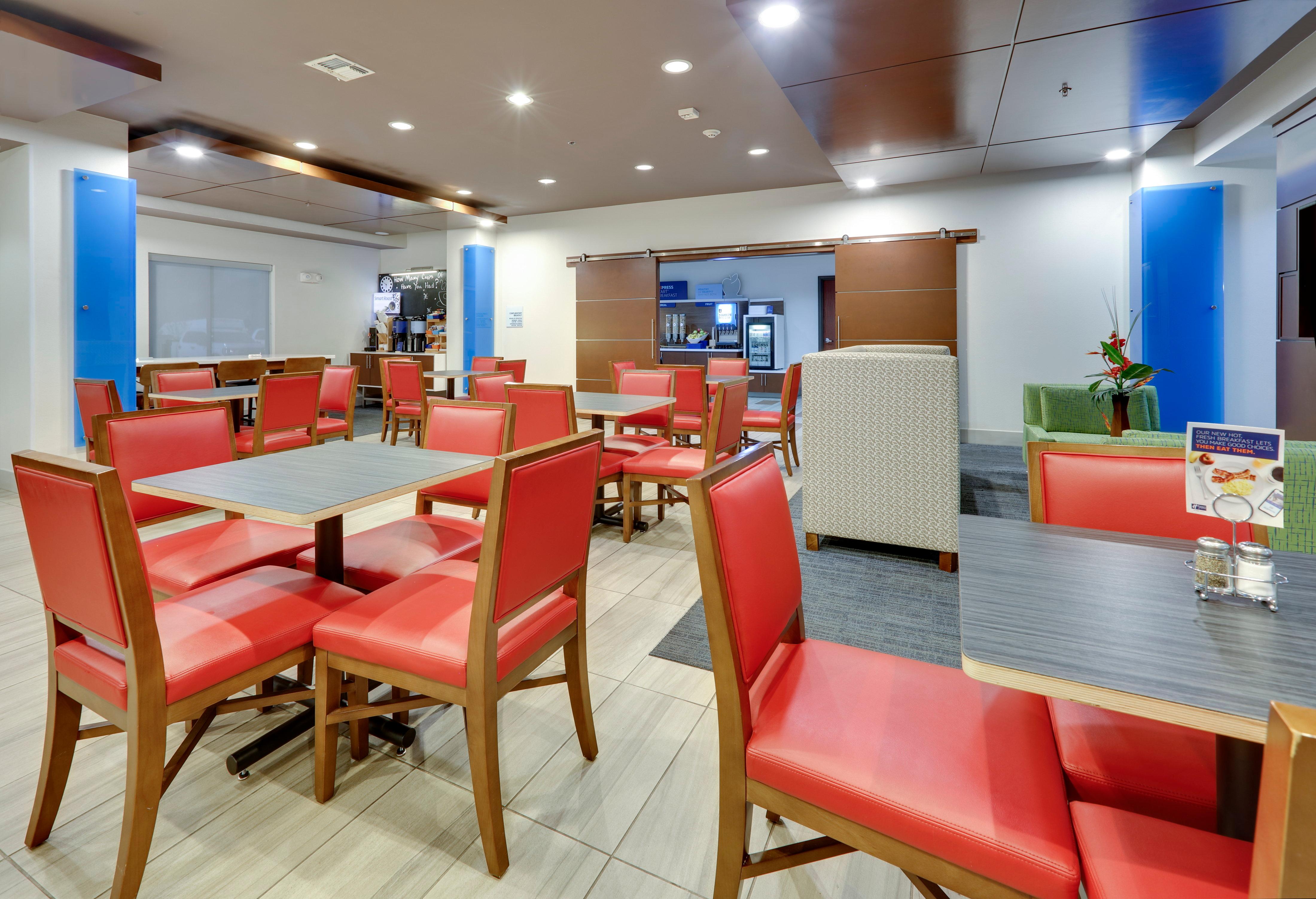 Holiday Inn Express Hotel & Suites Denton-Unt-Twu