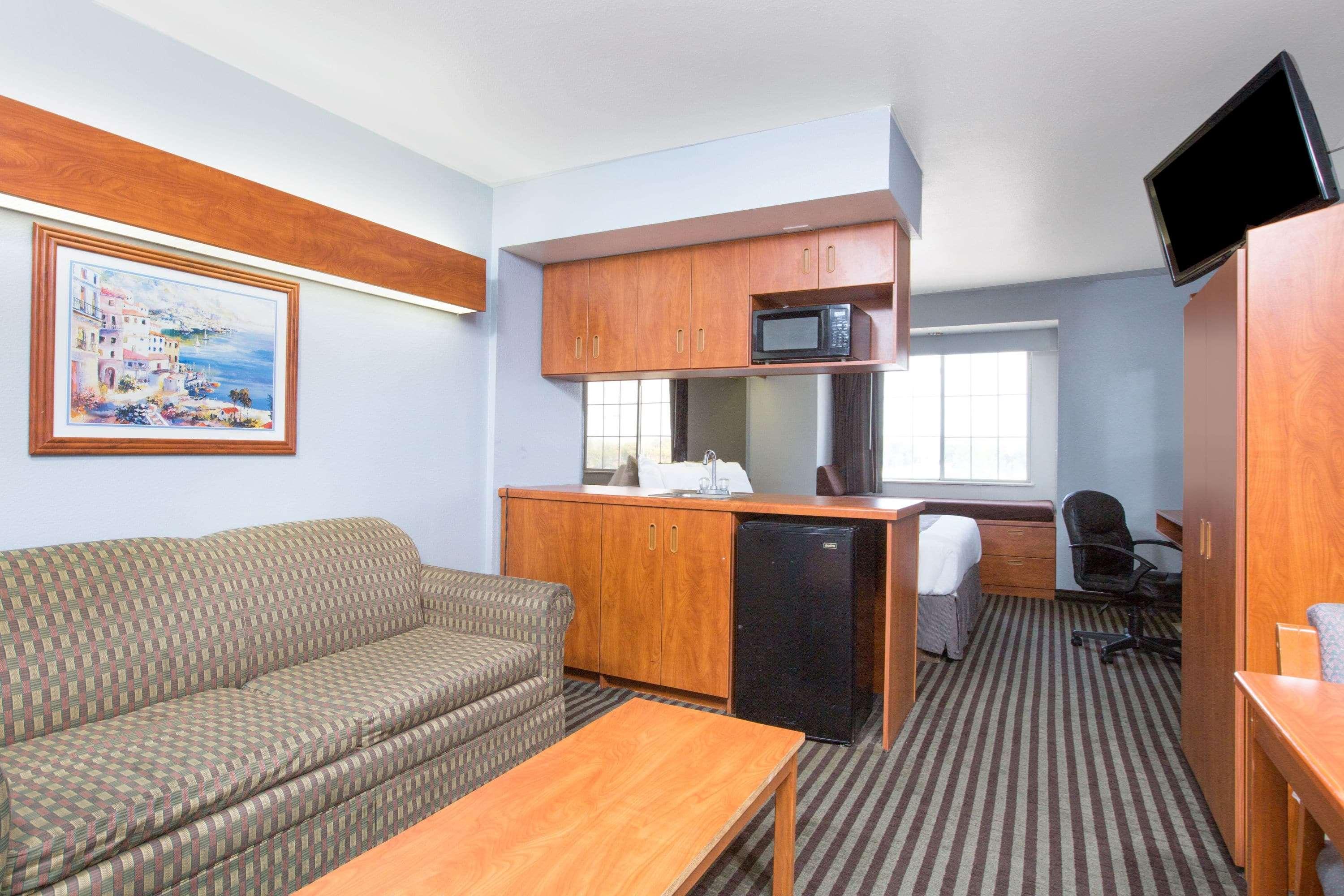 Microtel Inn & Suites By Wyndham Garland/Dallas
