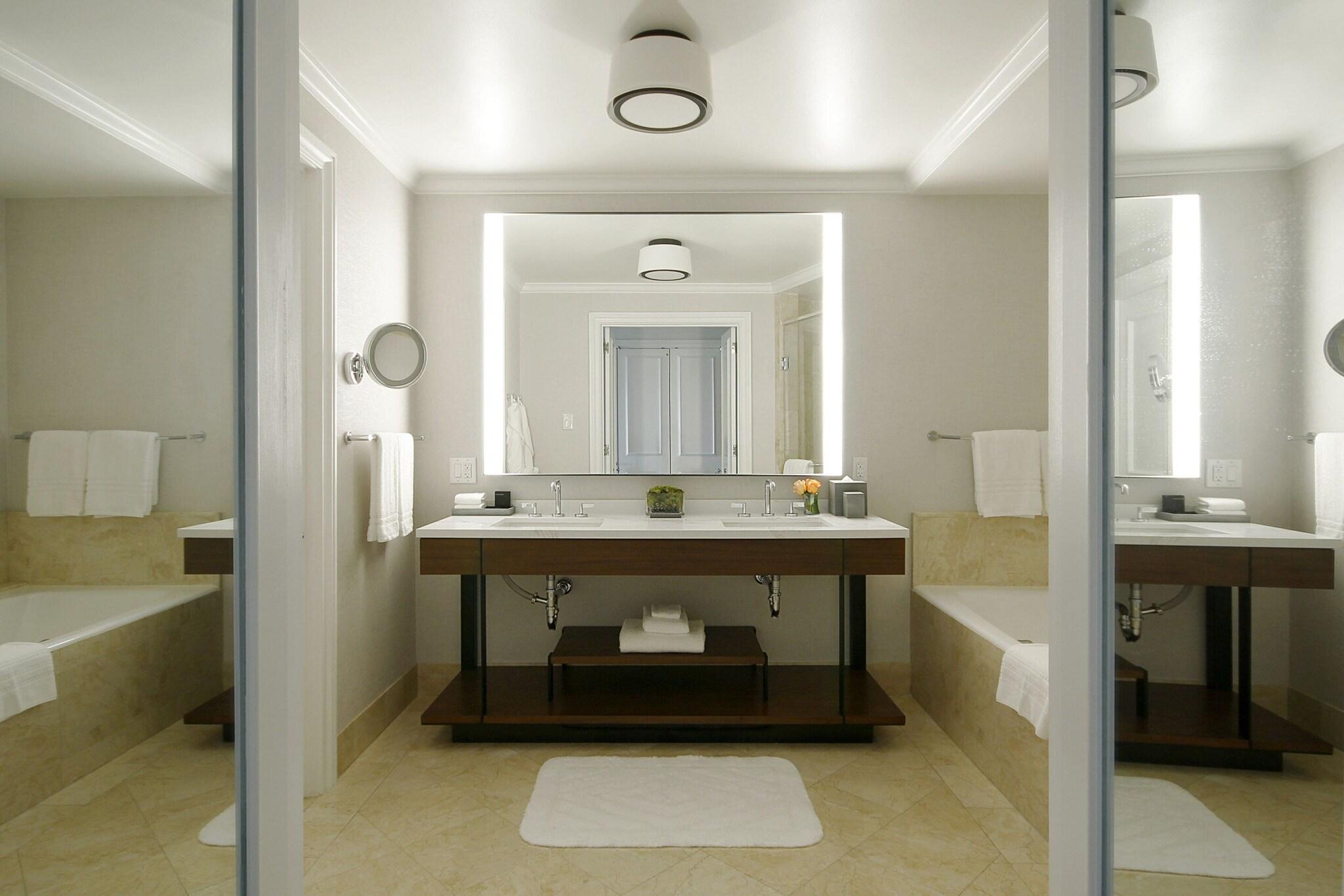 The Ritz-Carlton Dallas, Las Colinas by null