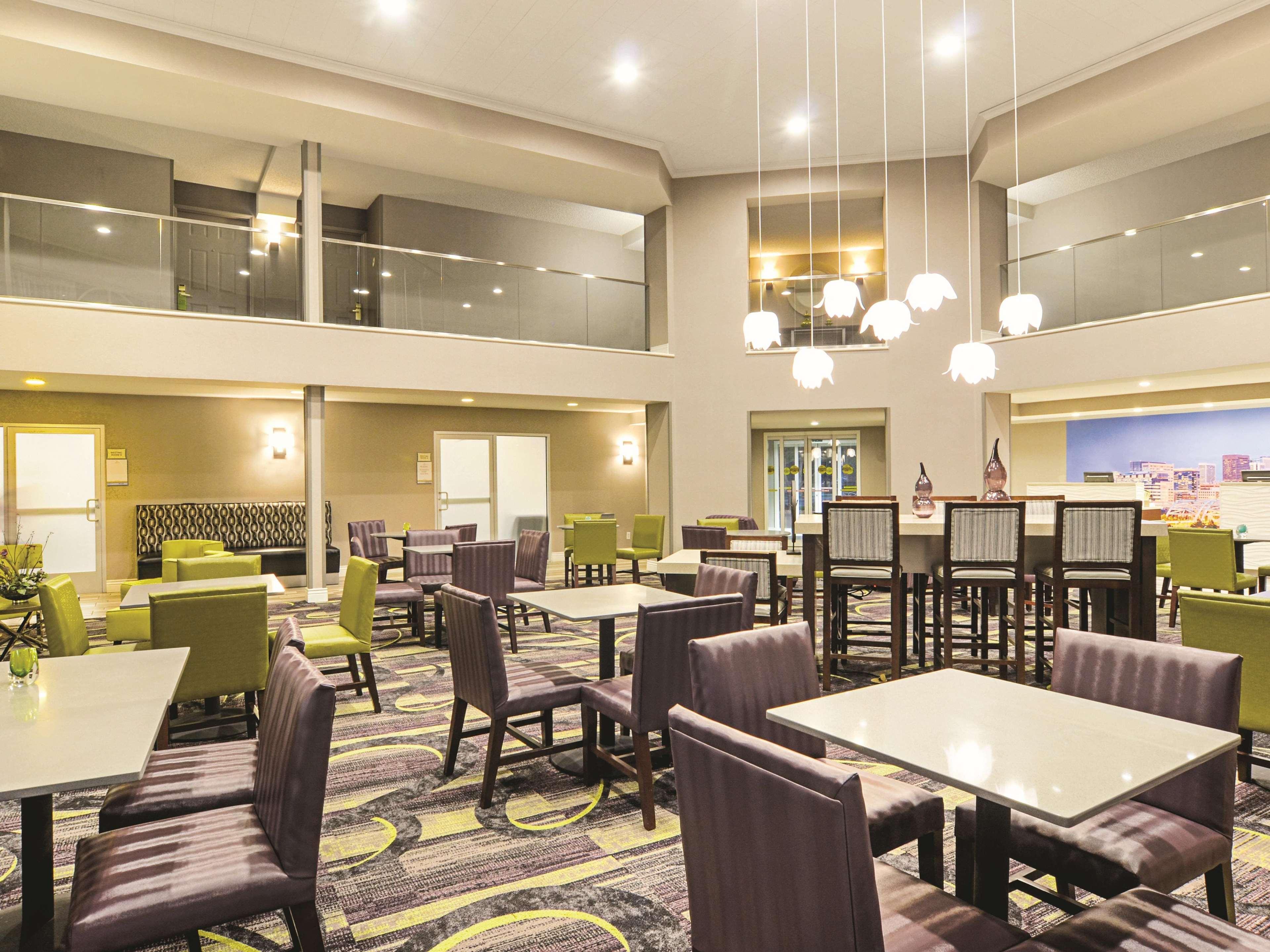 La Quinta Inn & Suites by Wyndham Denver Airport