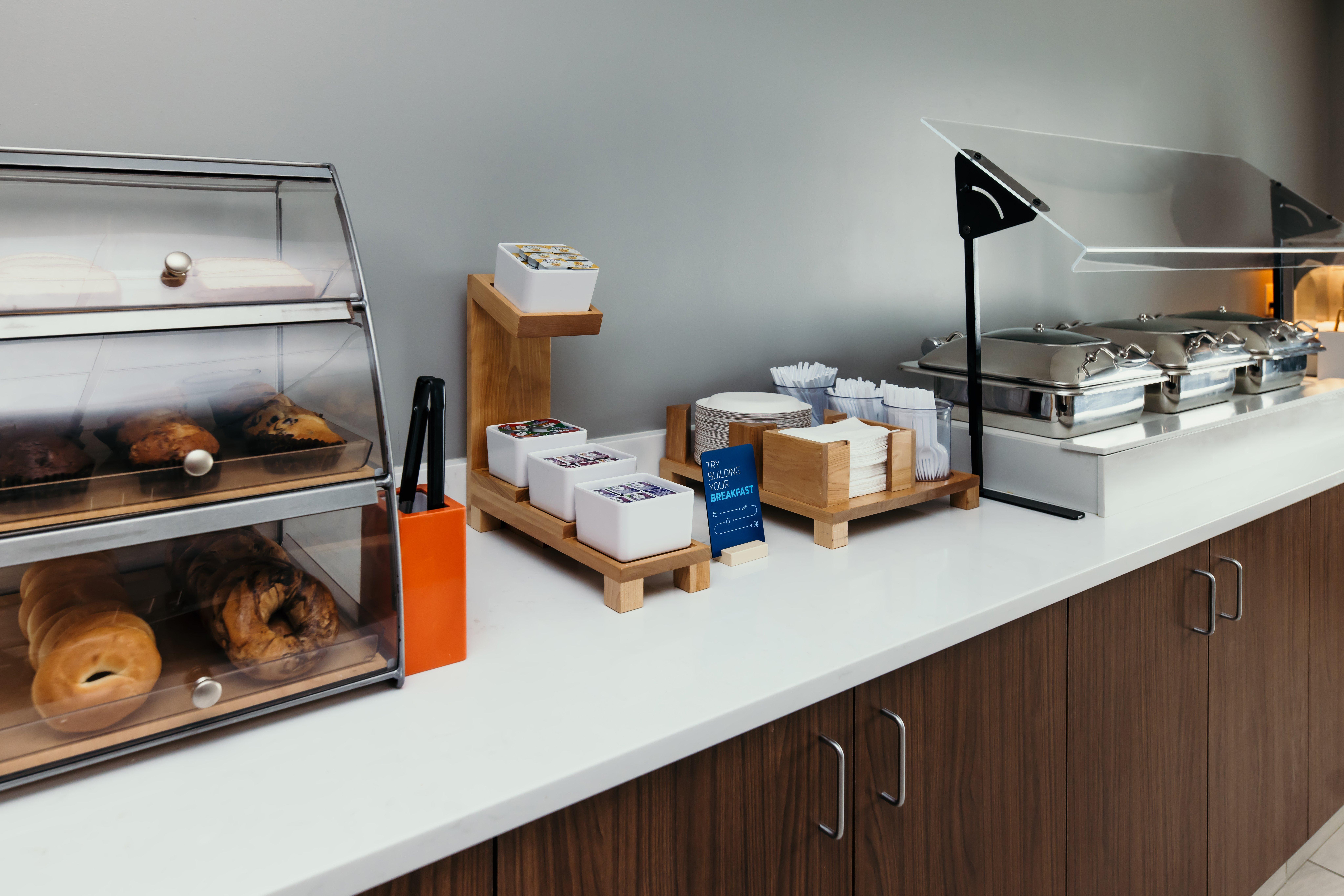 Holiday Inn Express Suites Urbandale Des Moines