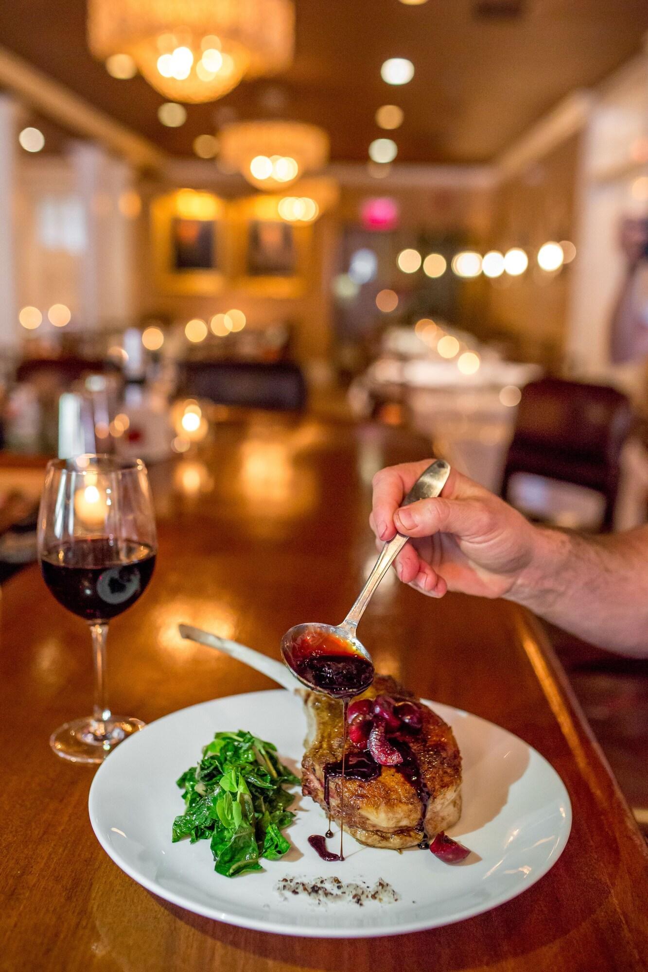 Virginia Hotel & Cottages by null