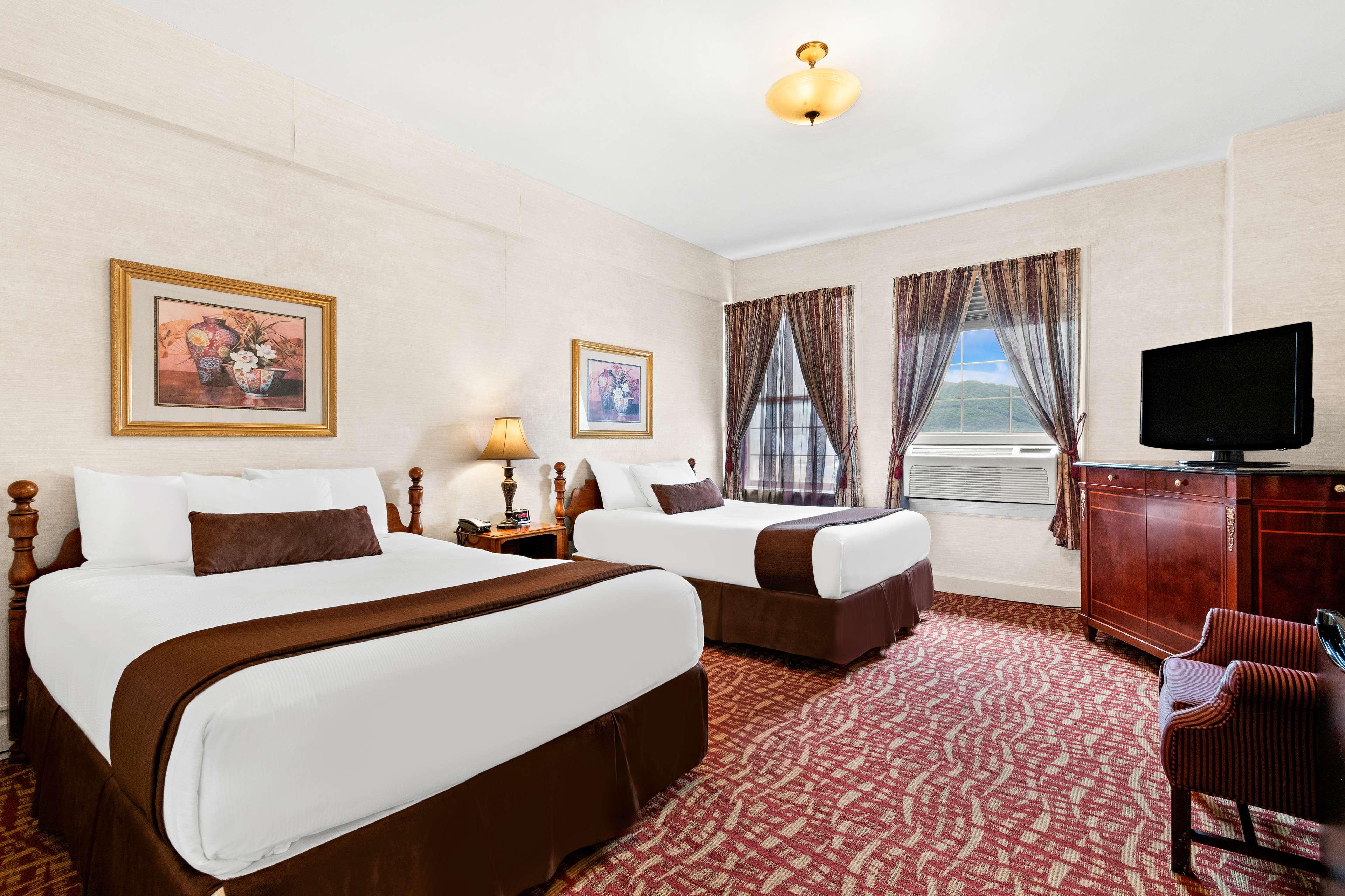 Genetti Hotel, SureStay Collection by Best Western