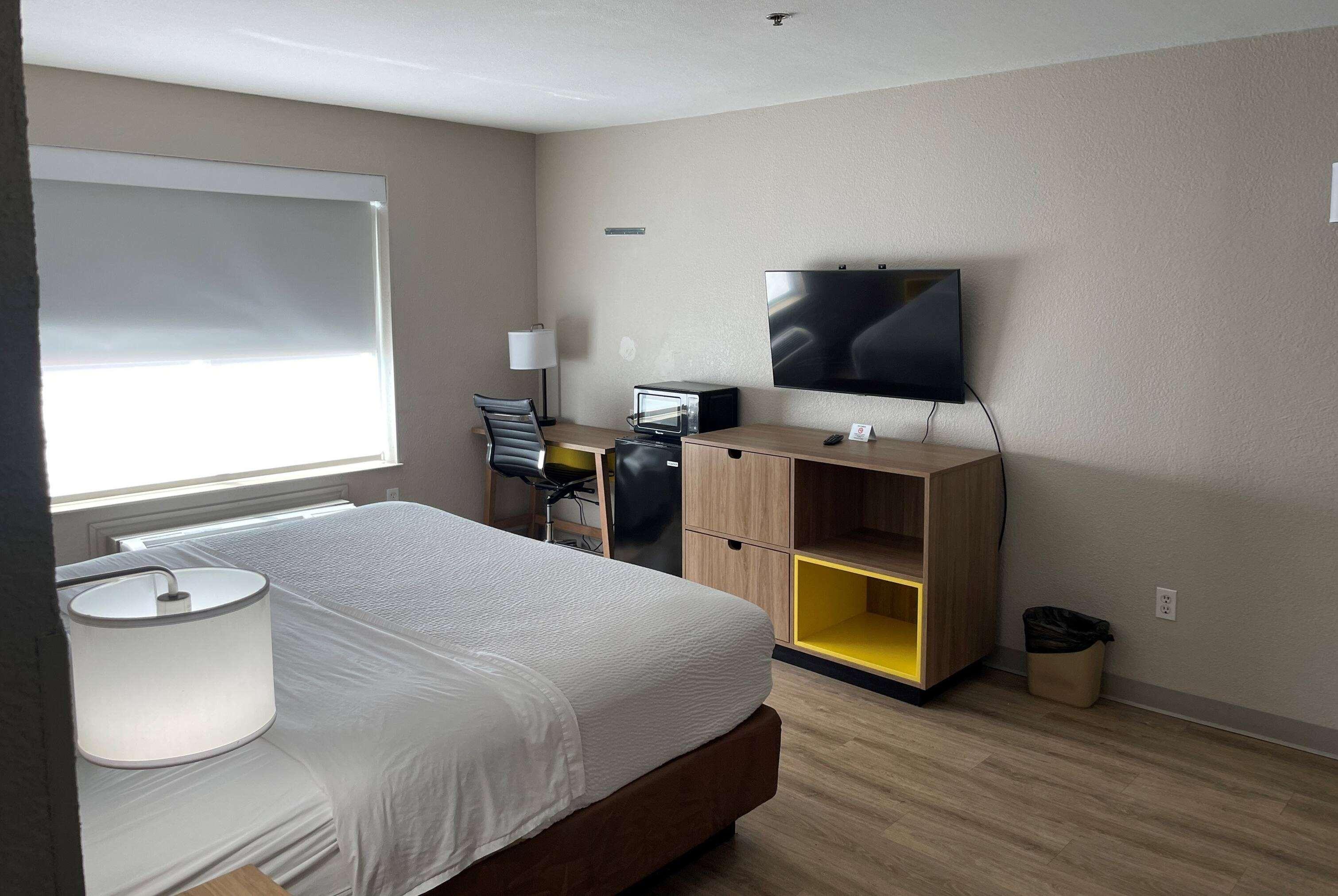 Days Inn by Wyndham Dallas Garland West