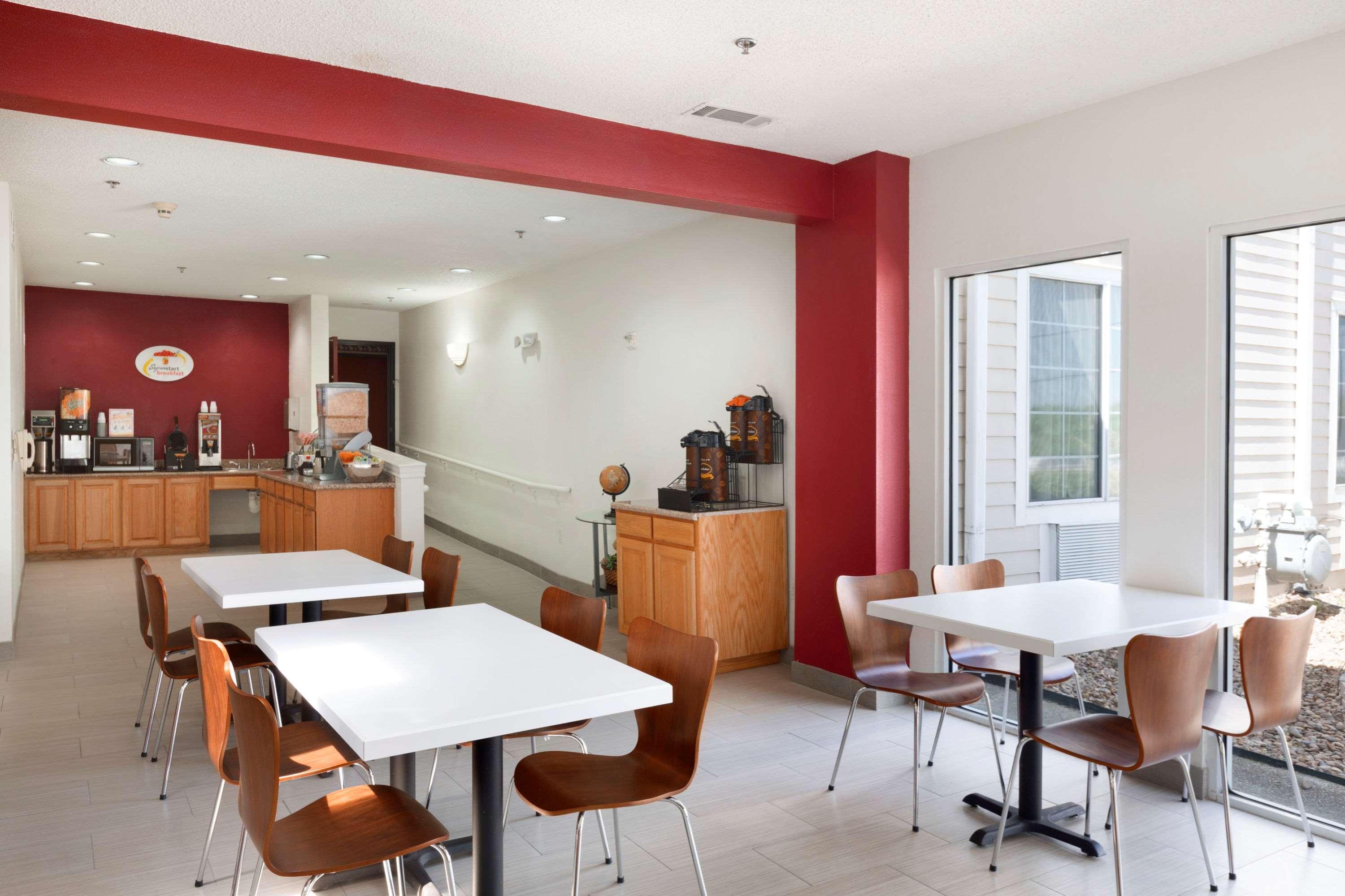 Super 8 by Wyndham Garland/Rowlett/East Dallas