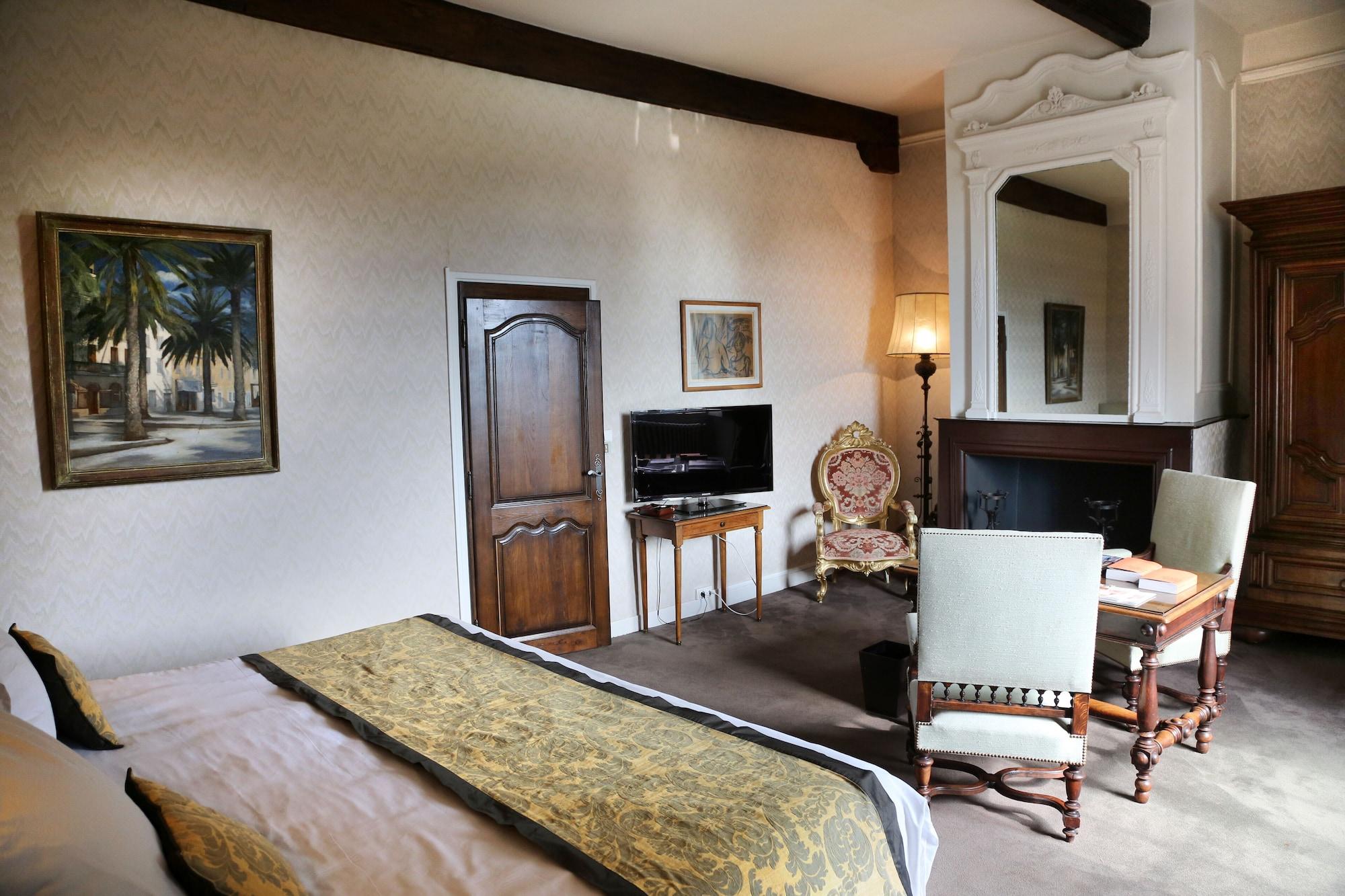 Chateau De Mercues by null