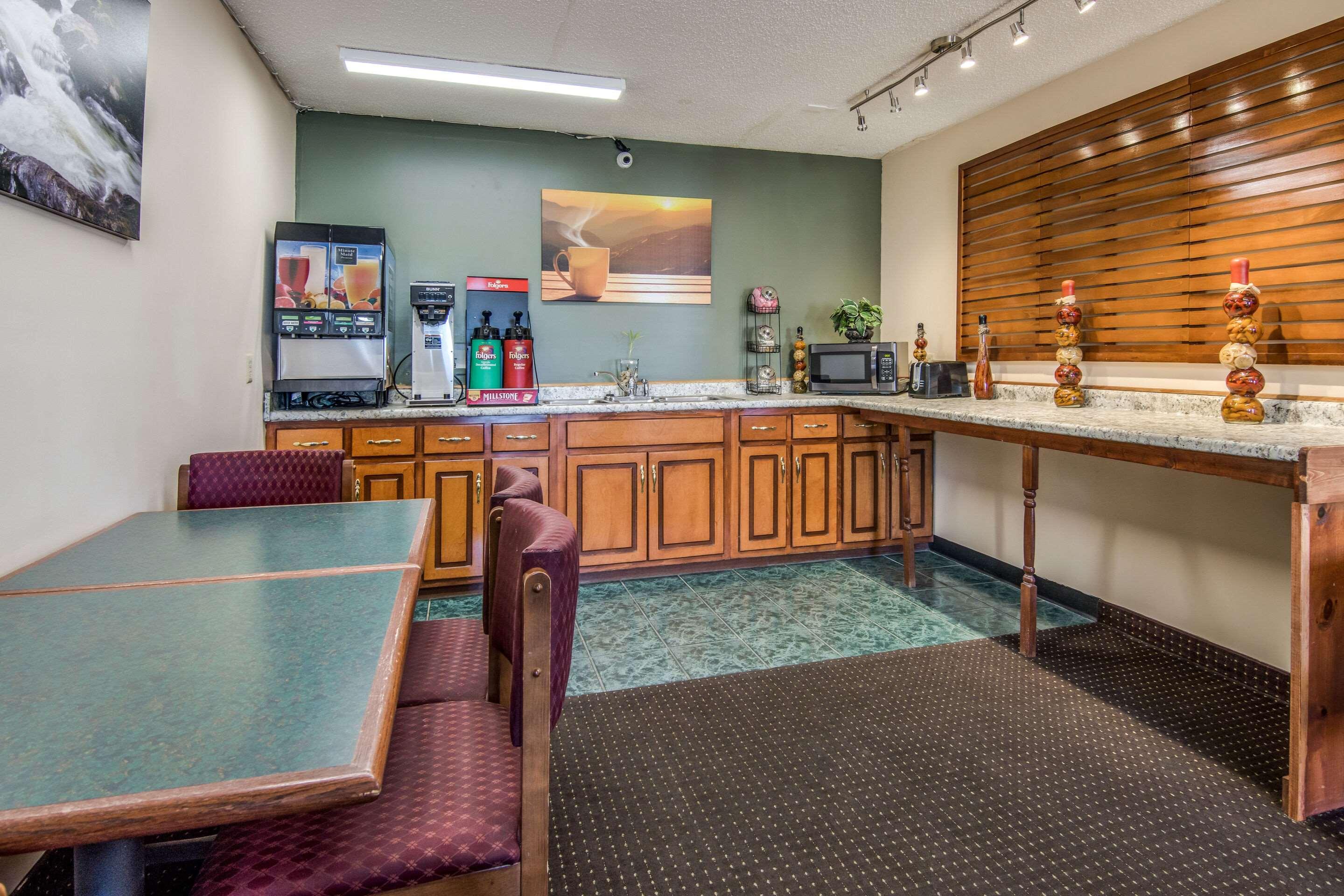 Rodeway Inn Suites East Dublin