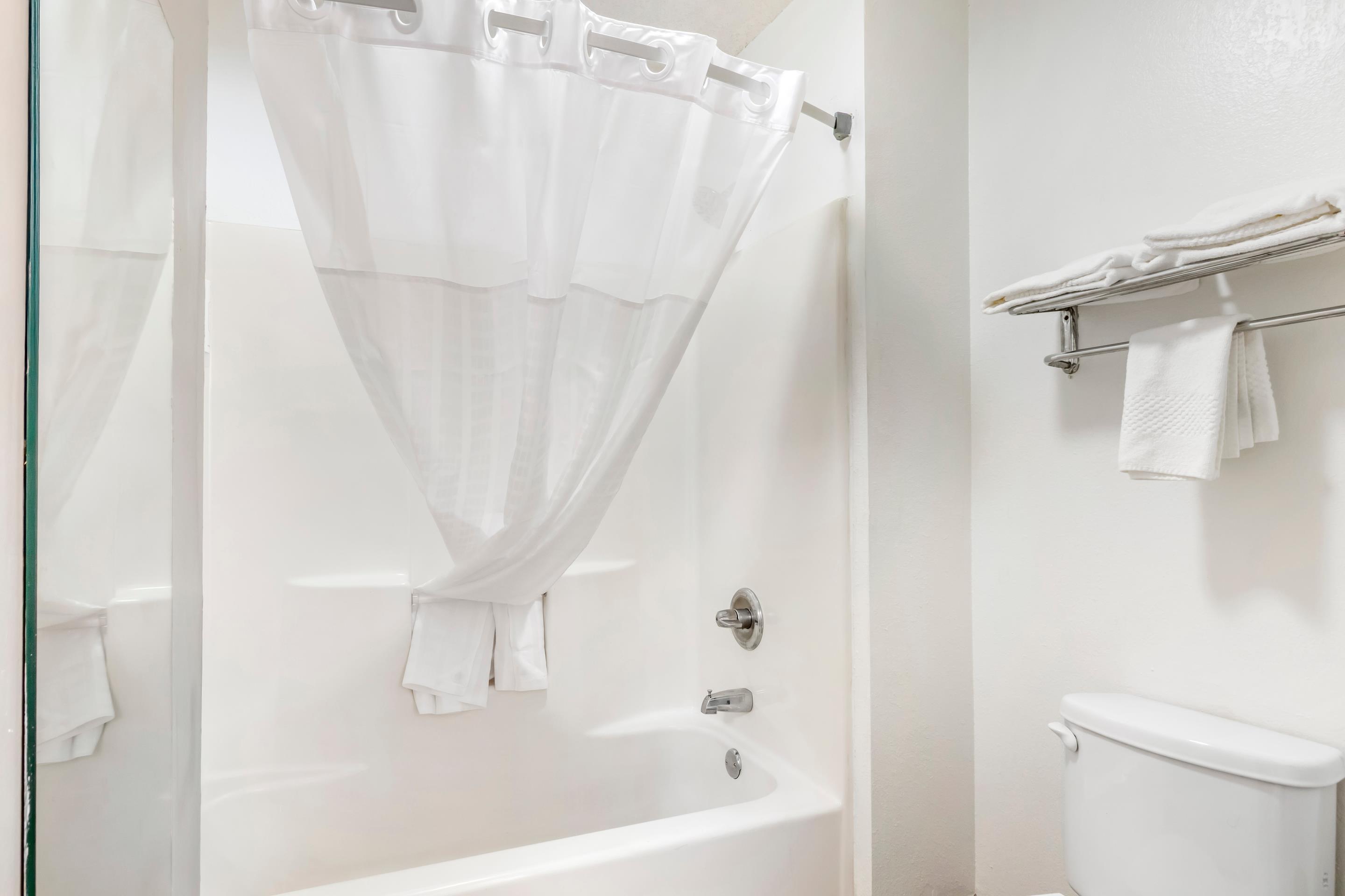 Quality Inn & Suites Decatur - Priceville I-65