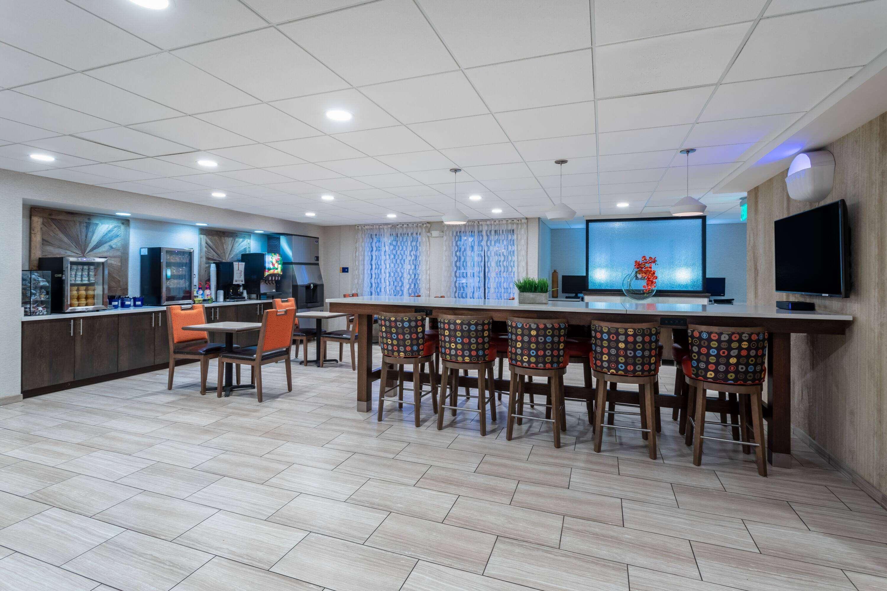 Days Inn & Suites by Wyndham Denver INTL