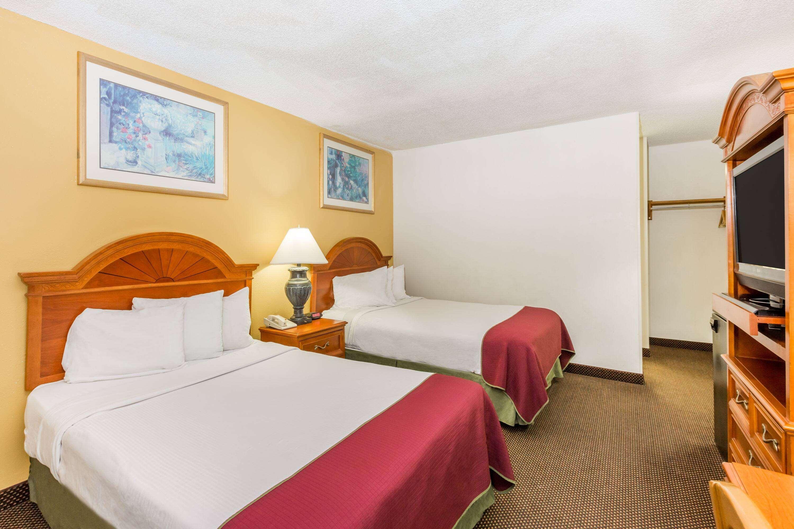 Days Inn by Wyndham Des Moines-West Clive