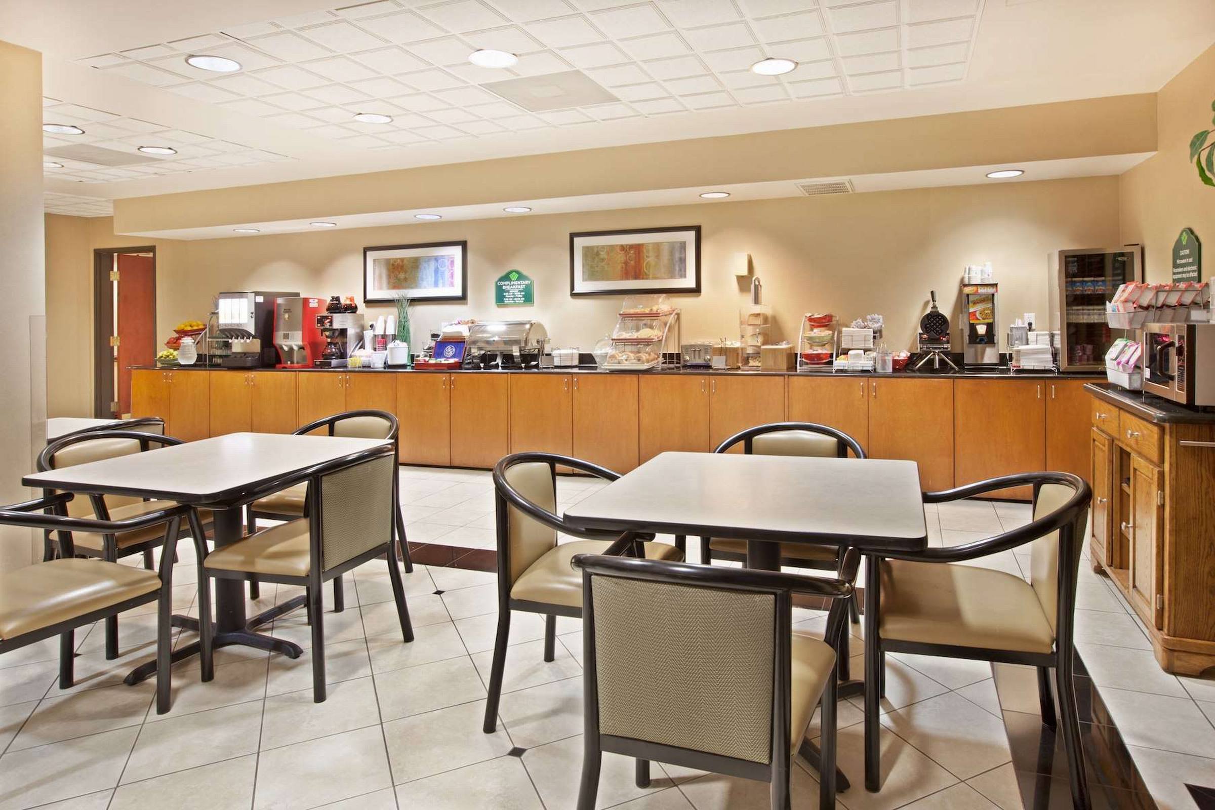 Holiday Inn Express & Suites Arlington North