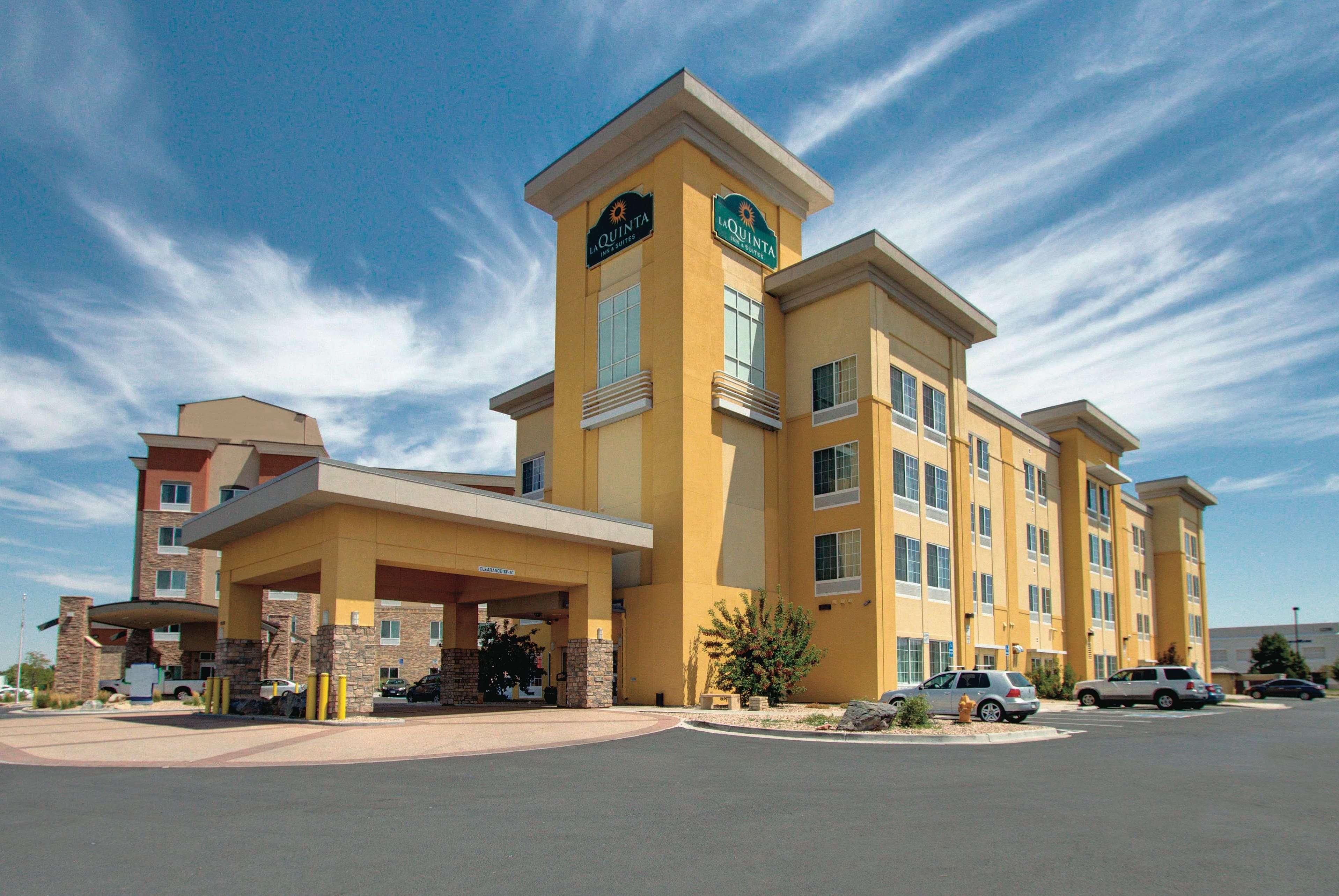 La Quinta Inn & Suites by Wyndham Denver Gateway Park image