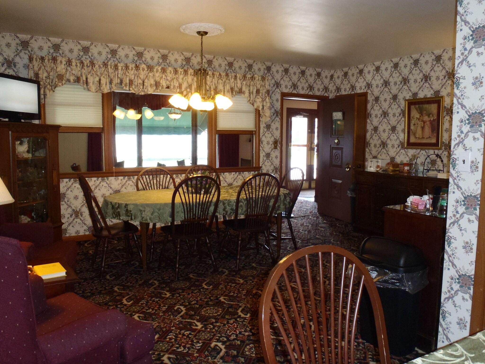 Glass House Inn