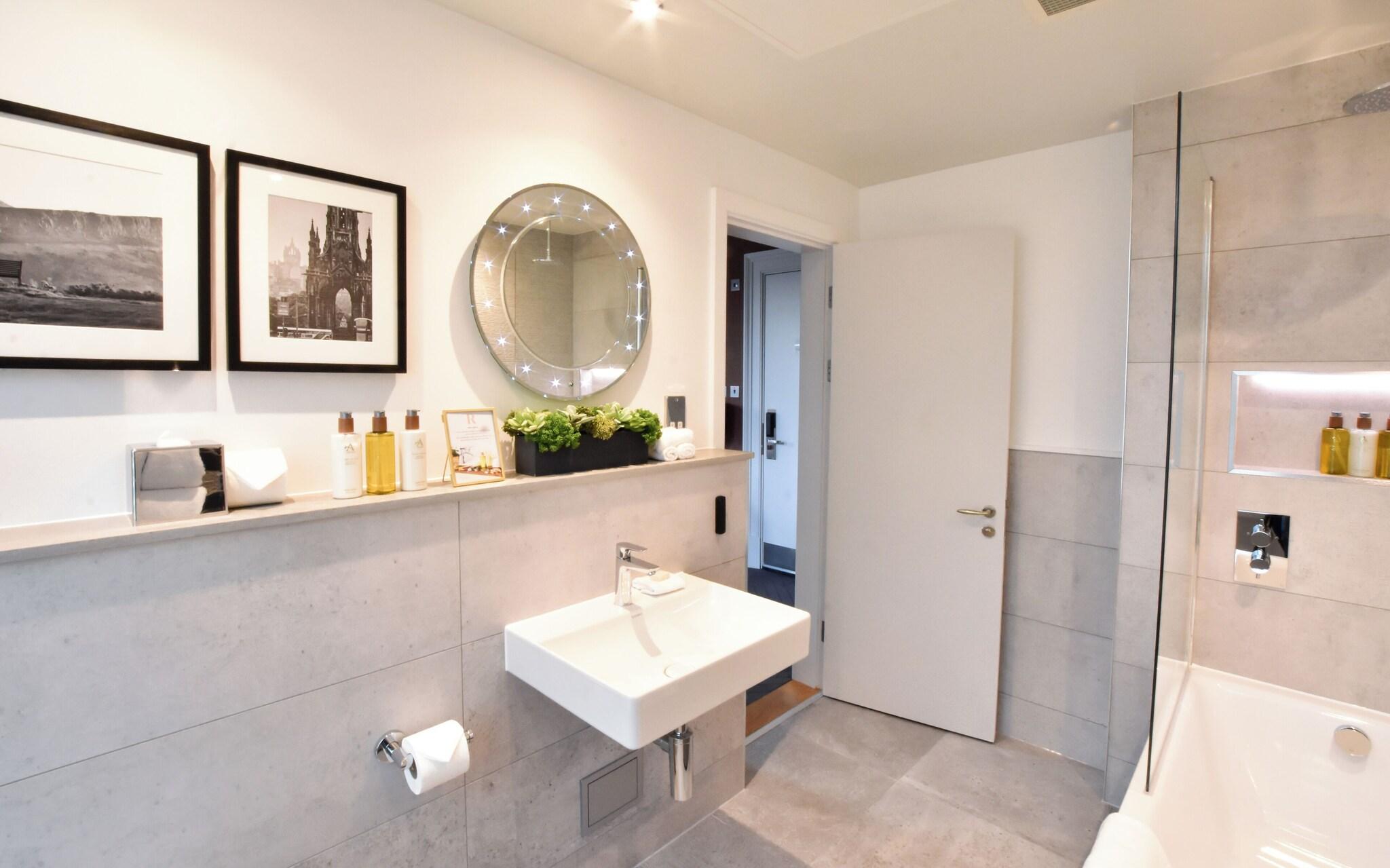 The Rutland Hotel & Luxury Apartments by null