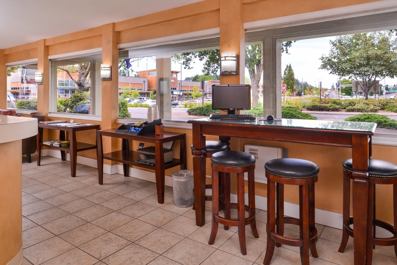 Campus Inn And Suites