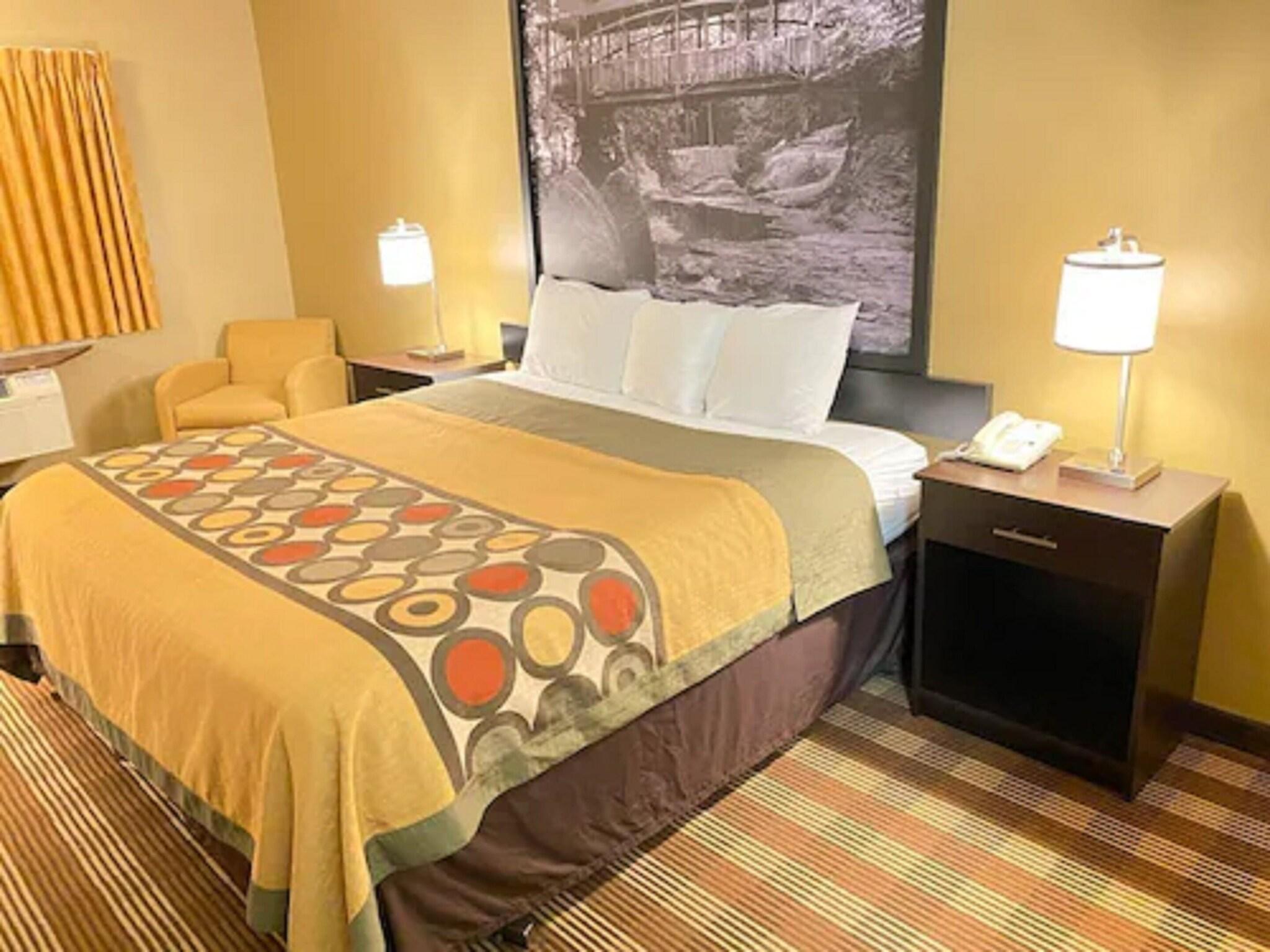 Super 8 By Wyndham Eau Claire Wi