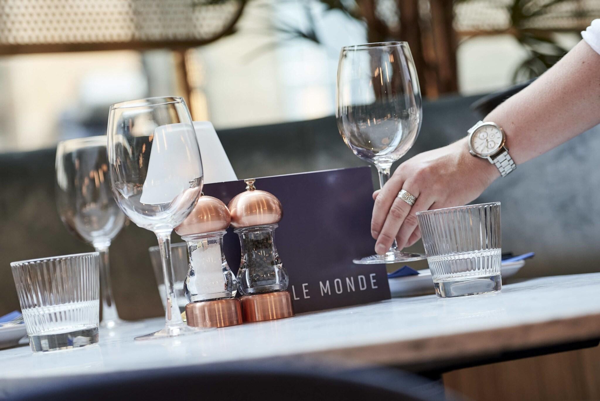 Le Monde Hotel by null