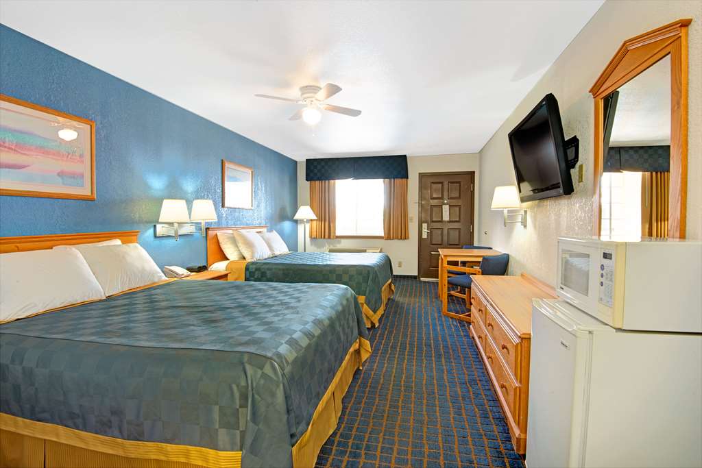 Quad room