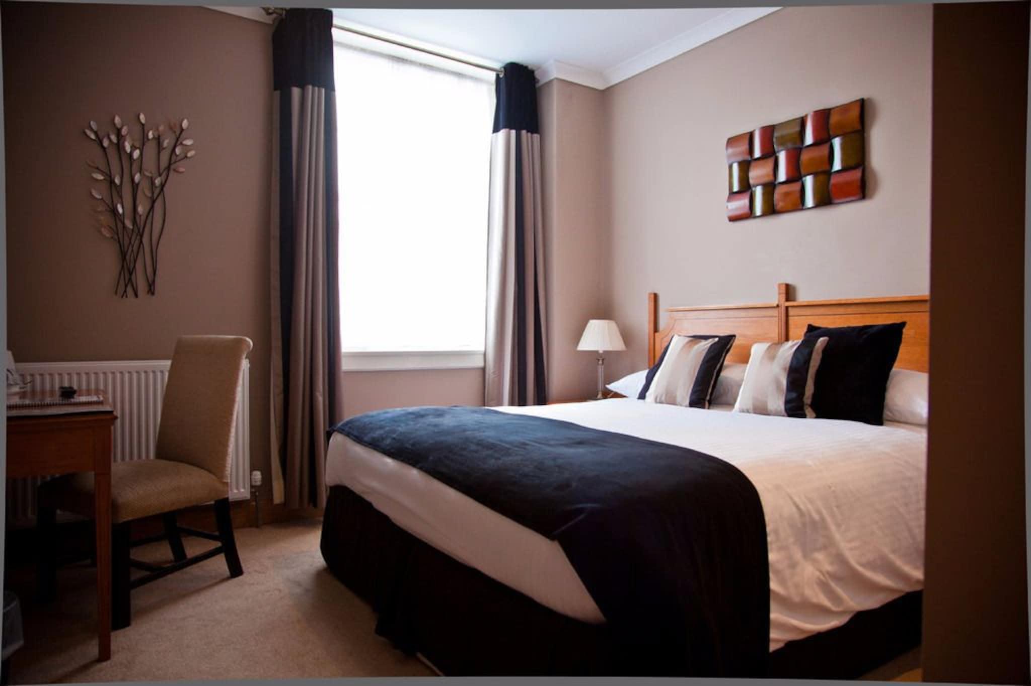 The City Hotel by null