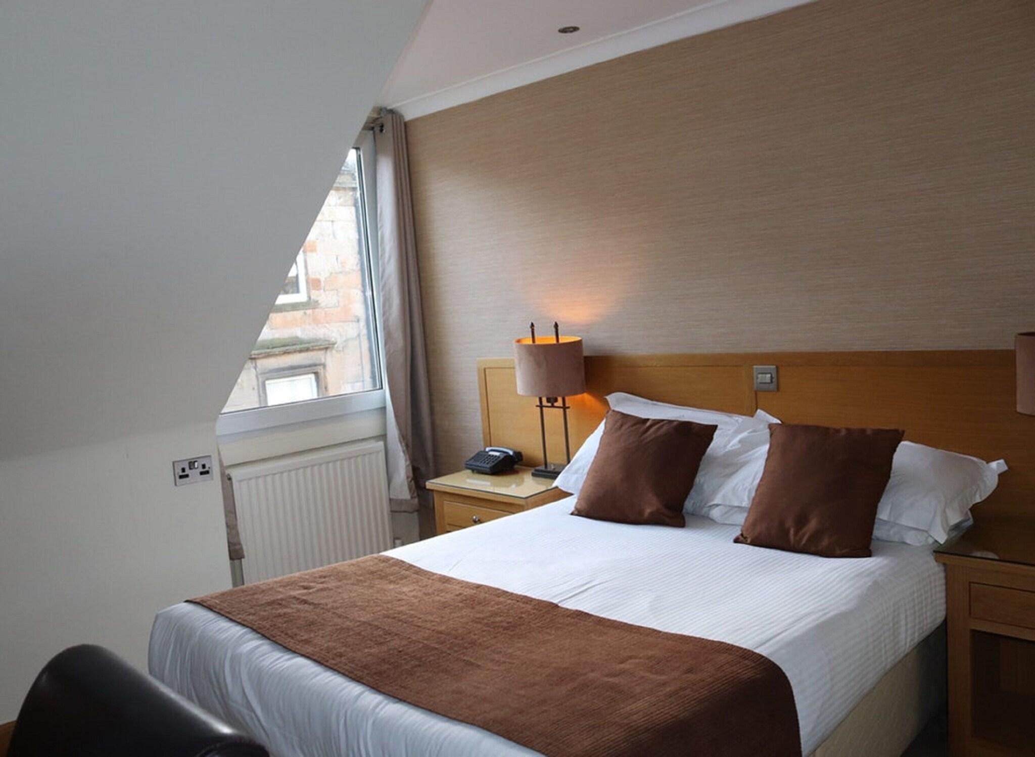 The City Hotel by null