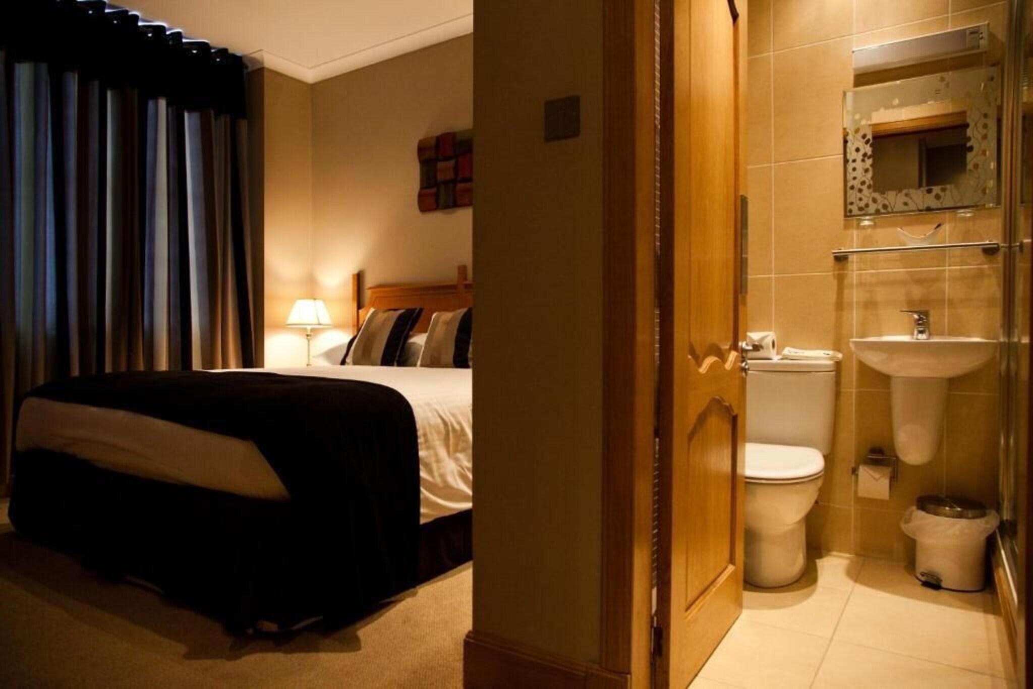 The City Hotel by null