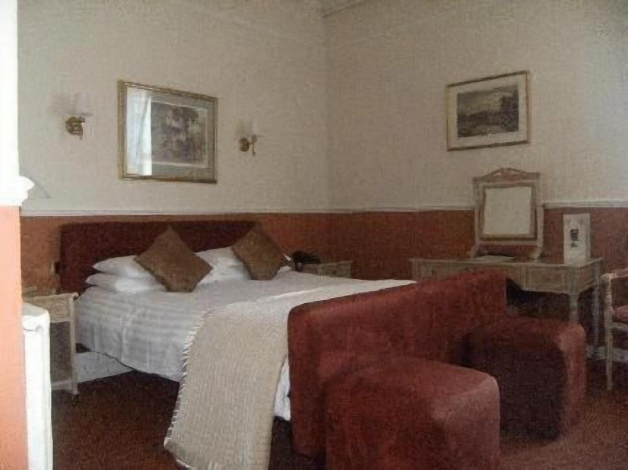 The City Hotel by null