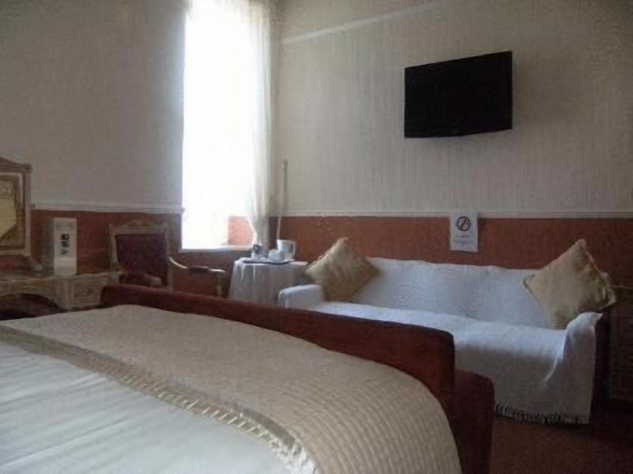 The City Hotel by null