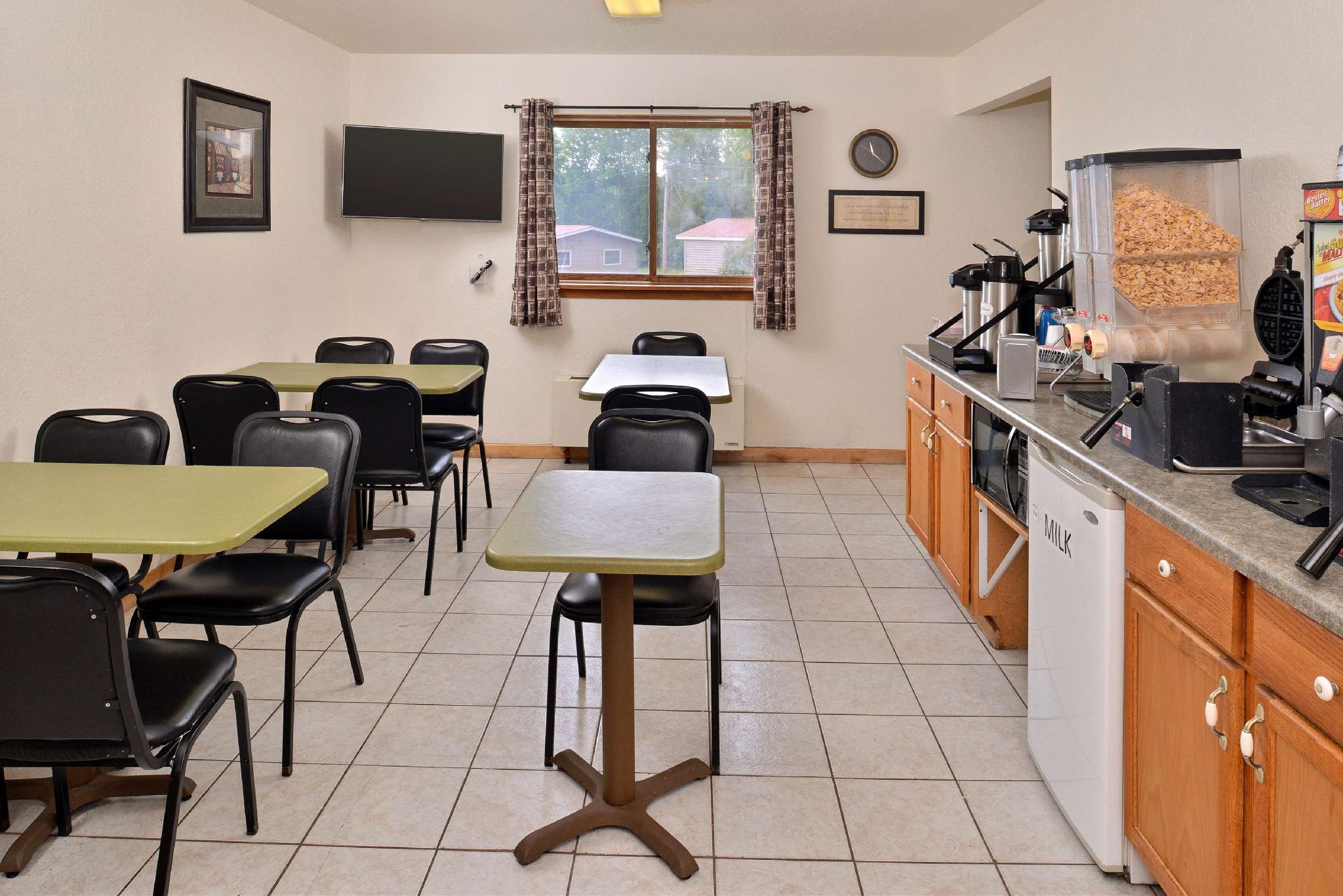 Americas Best Value Inn Marquette