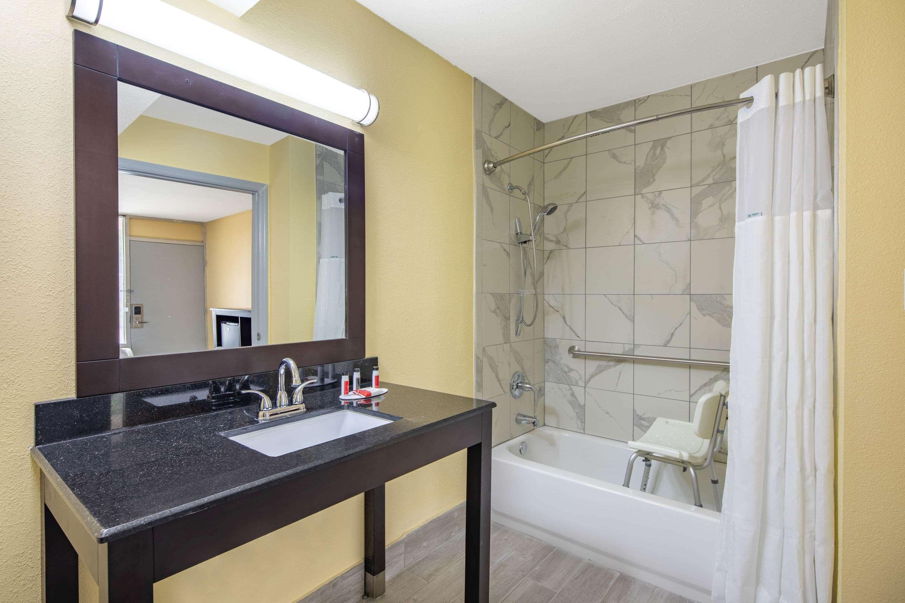 Days Inn By Wyndham Muscle Shoals