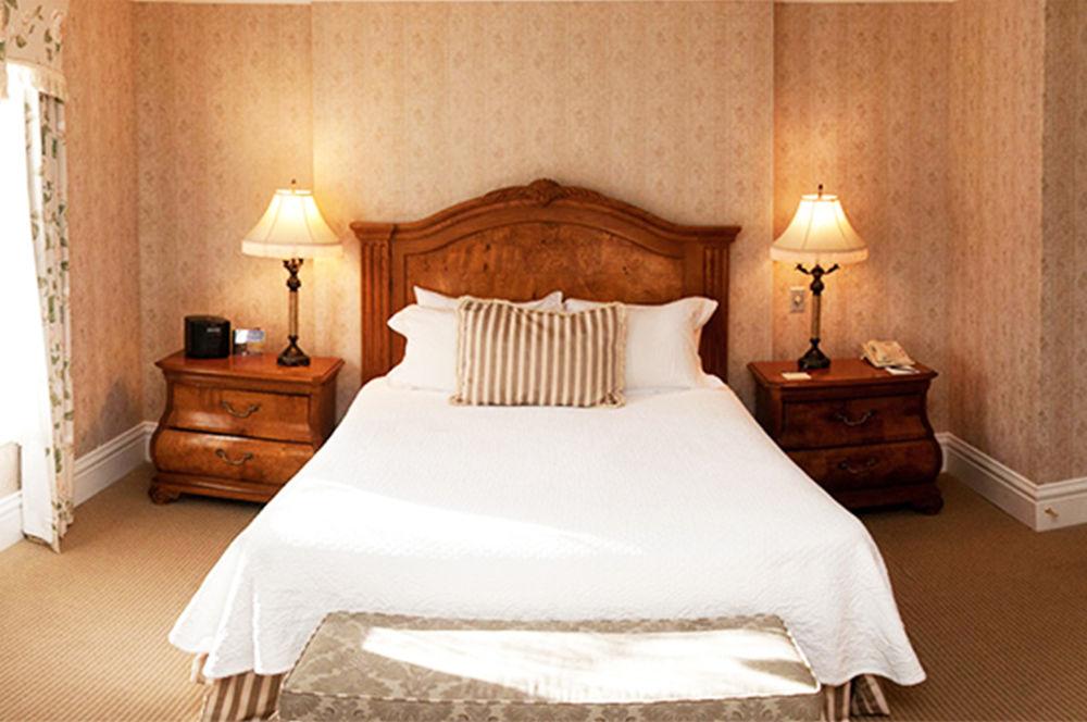 The Cliff House at Pikes Peak by null