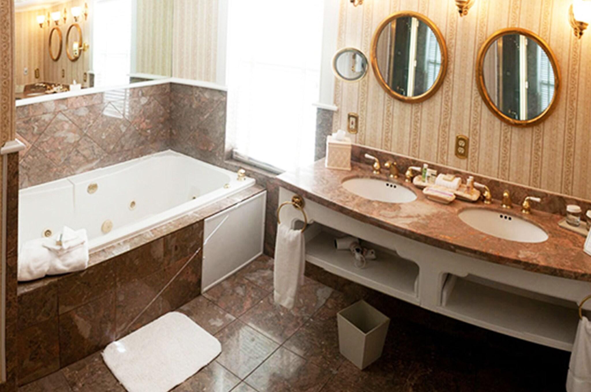 The Cliff House at Pikes Peak by null