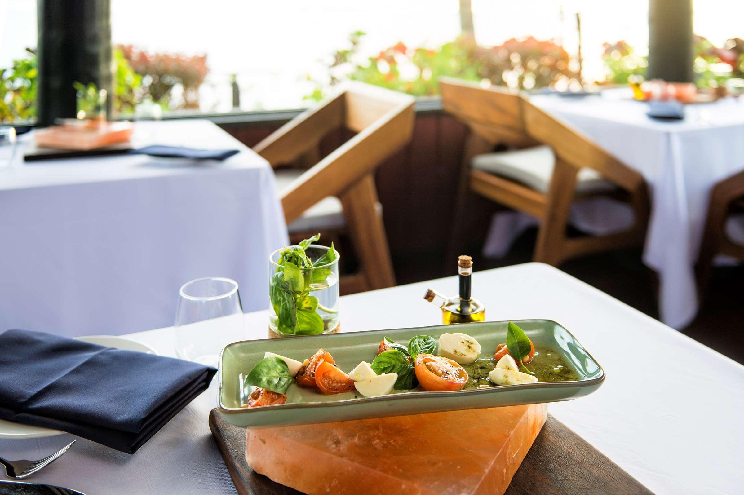 Radisson Blu Resort, Fiji Denarau Island by null