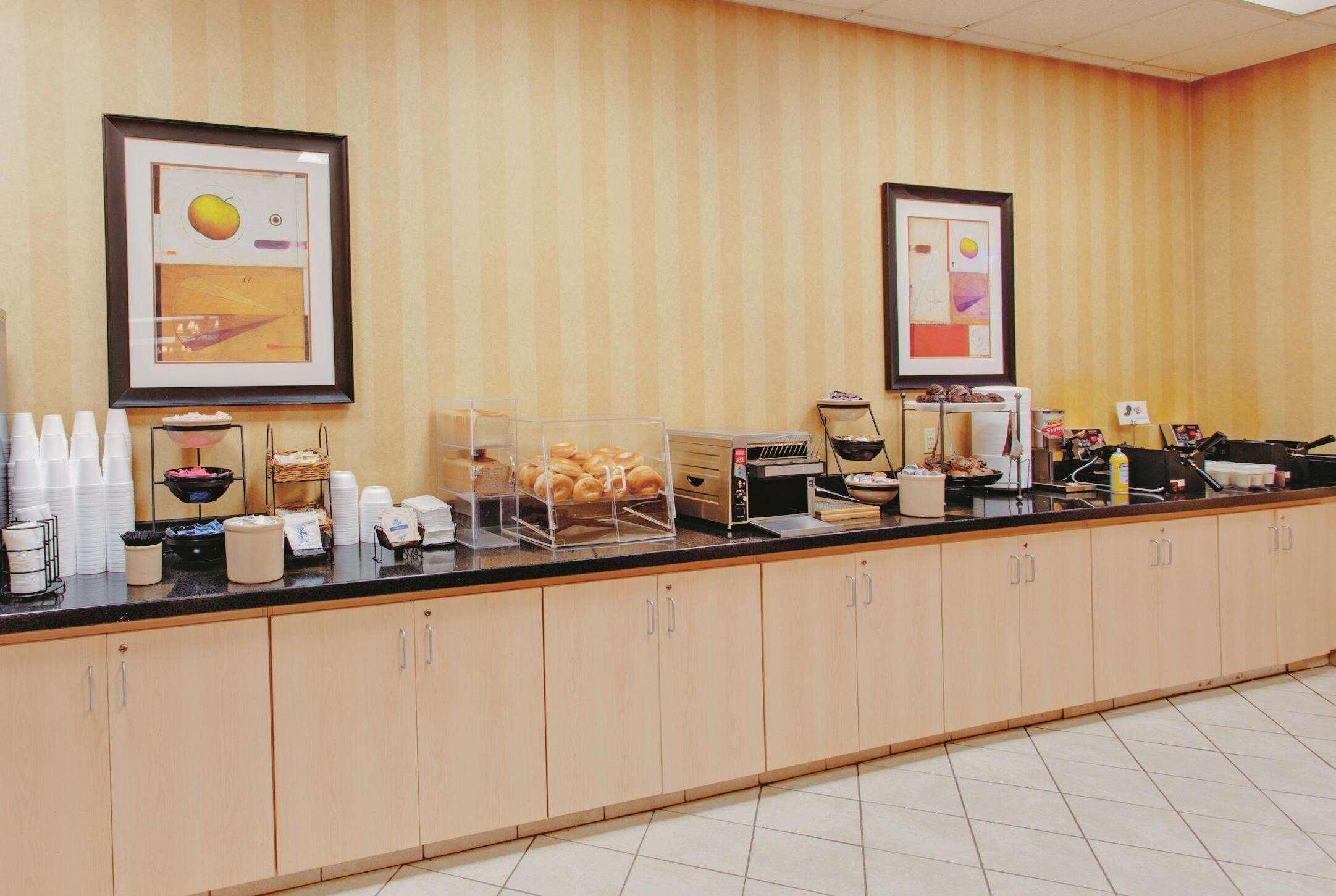 Ramada By Wyndham Fairfield Nj